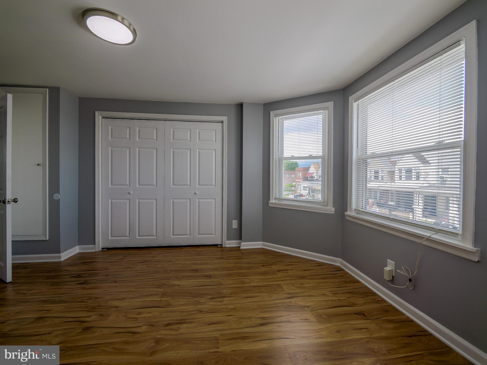 ELMWOOD PARK - Residential