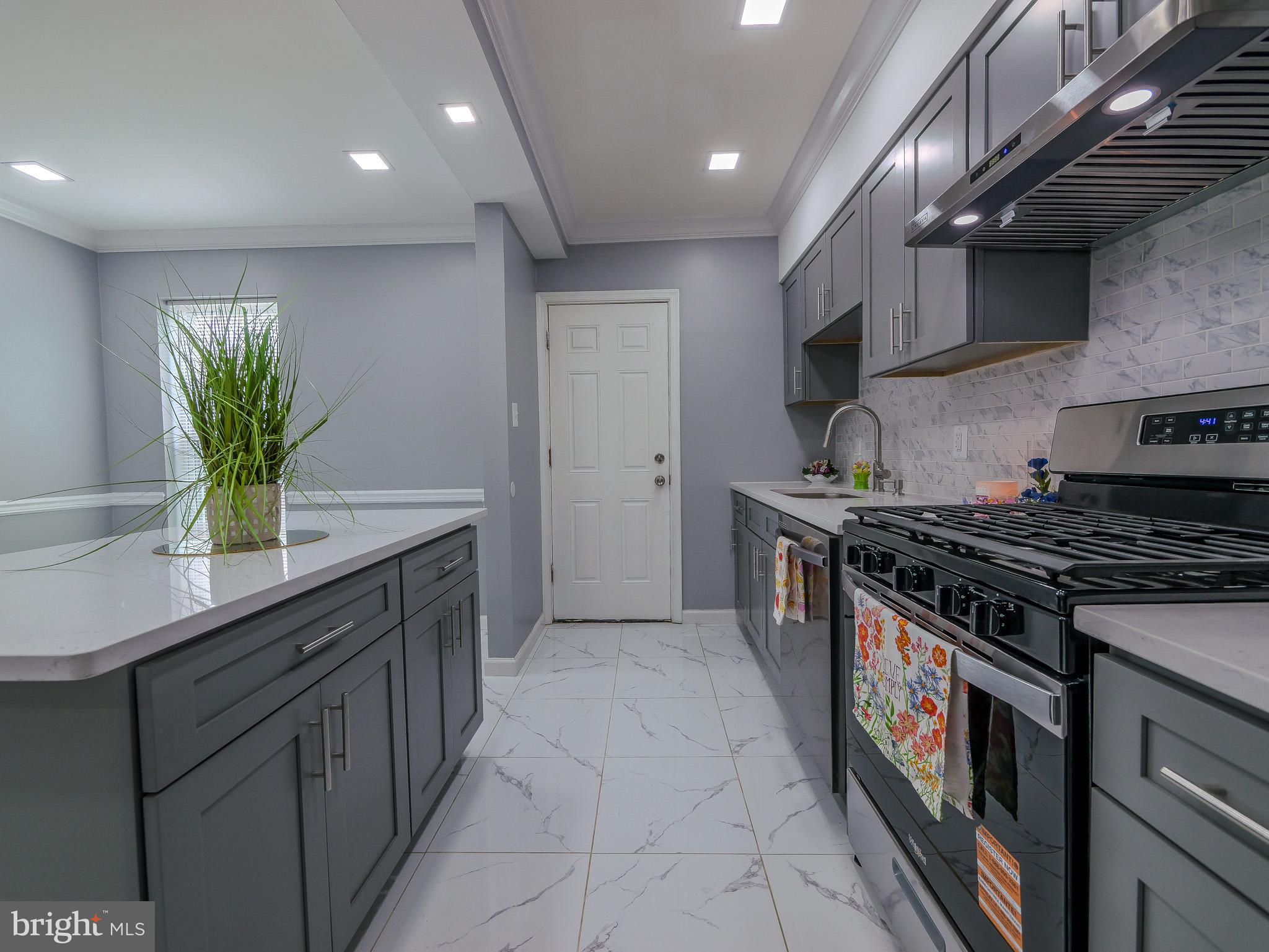 ELMWOOD PARK - Residential