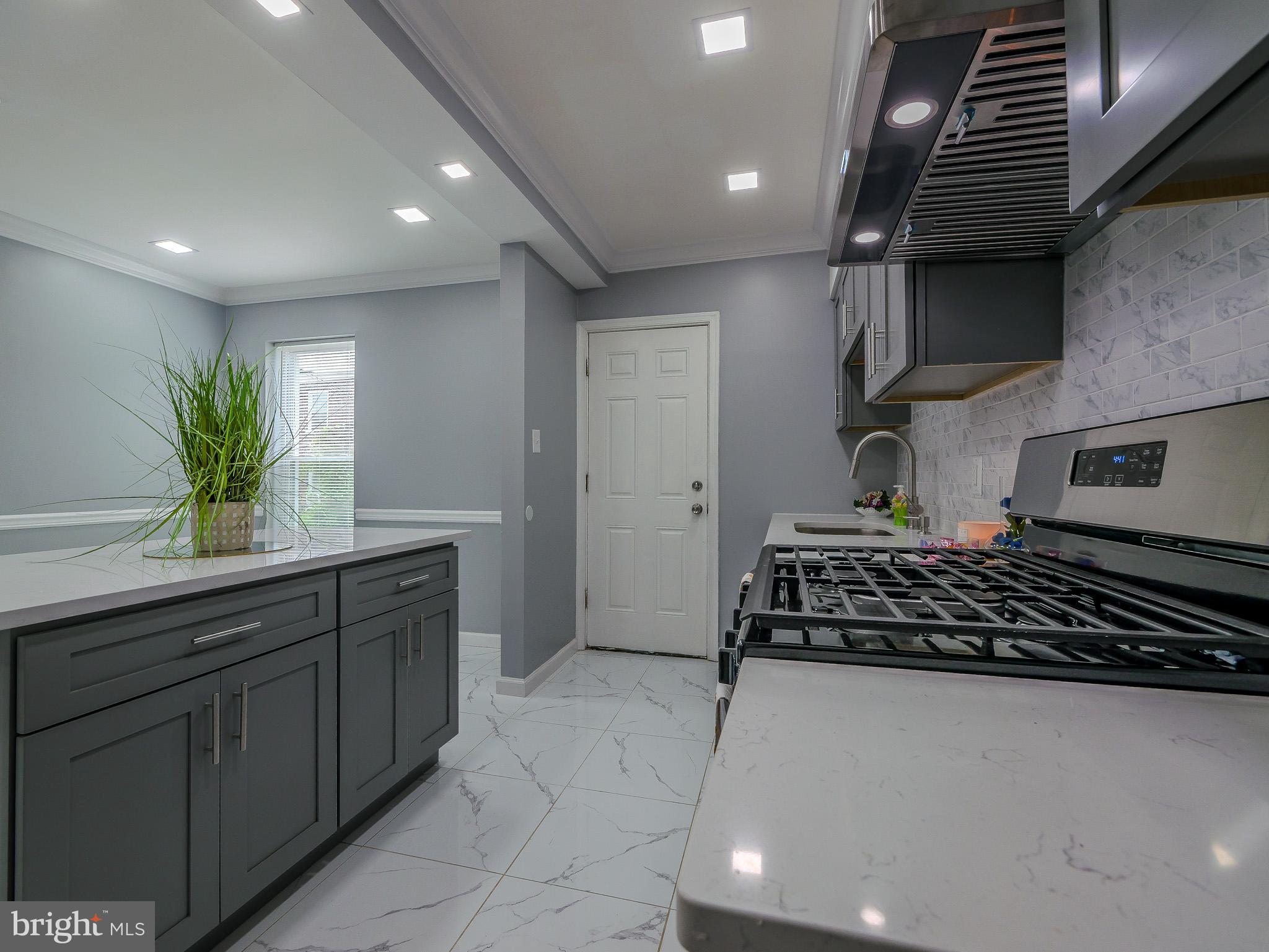 ELMWOOD PARK - Residential