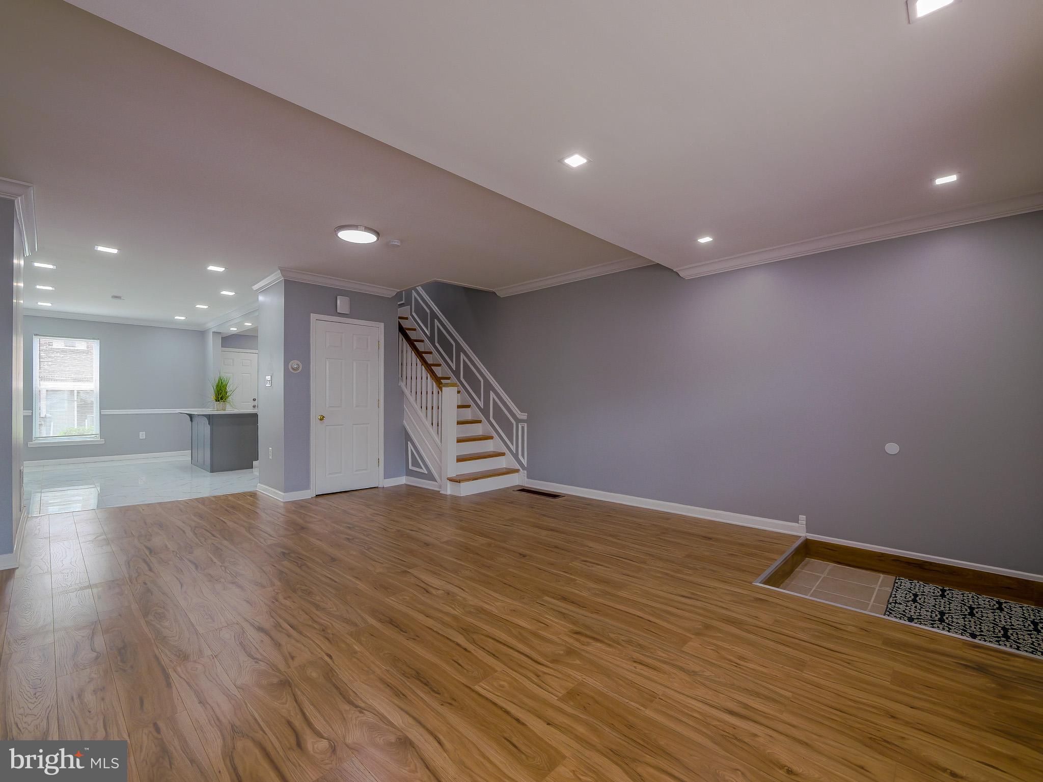 ELMWOOD PARK - Residential