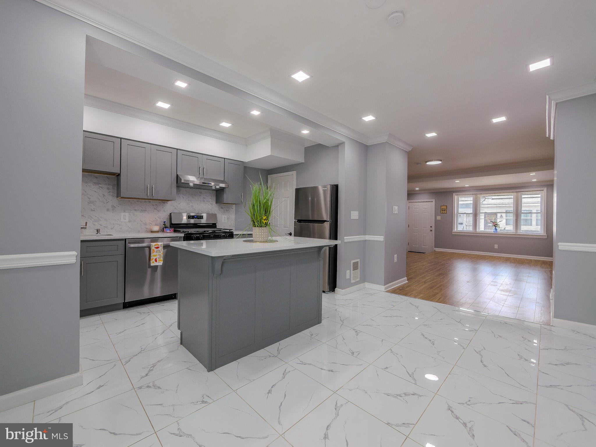 ELMWOOD PARK - Residential