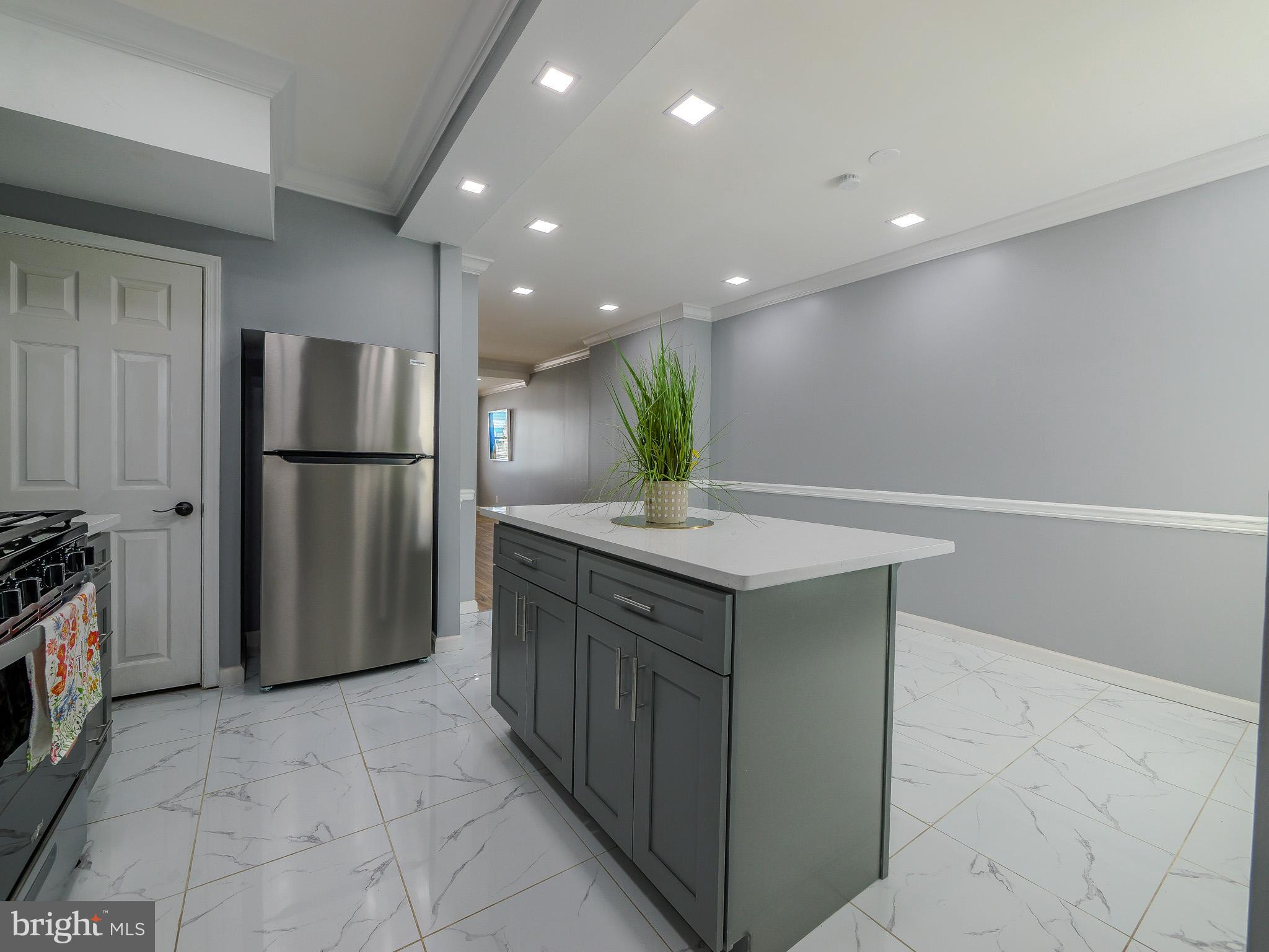 ELMWOOD PARK - Residential