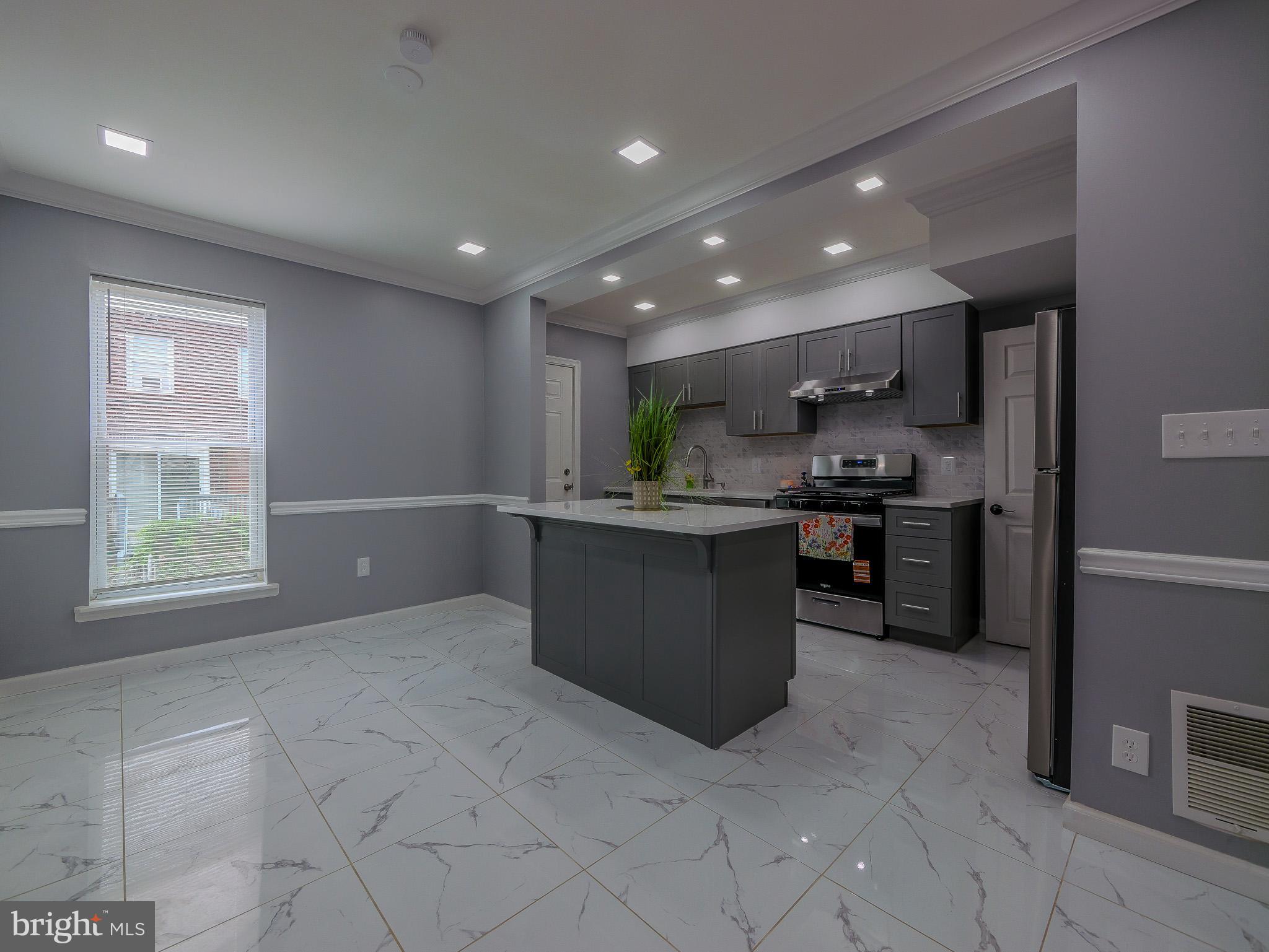 ELMWOOD PARK - Residential