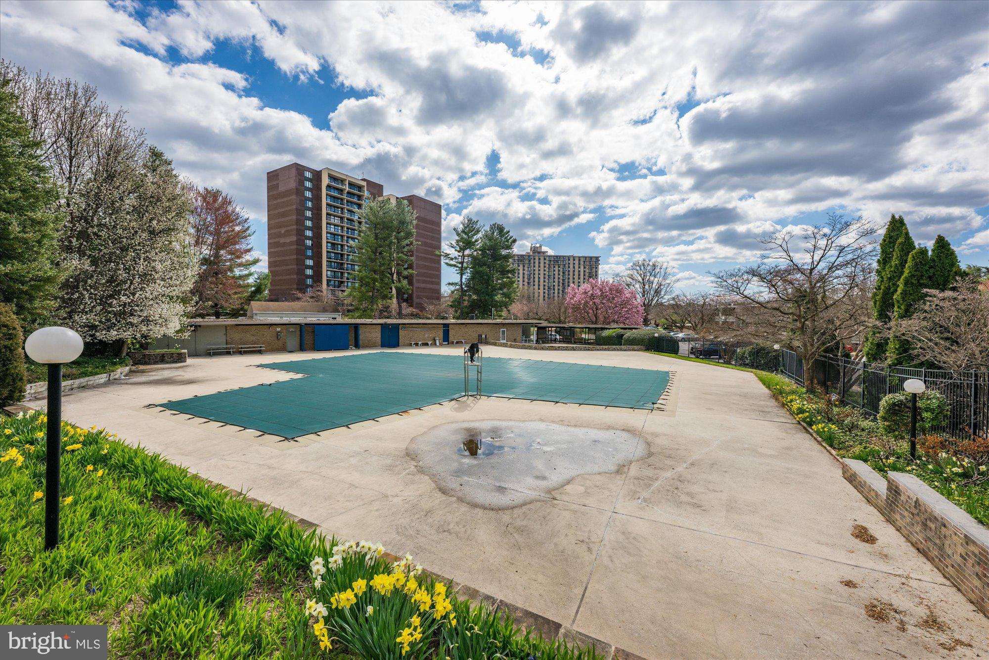 SPRING LAKE GARDEN CONDOMINIUM - Residential