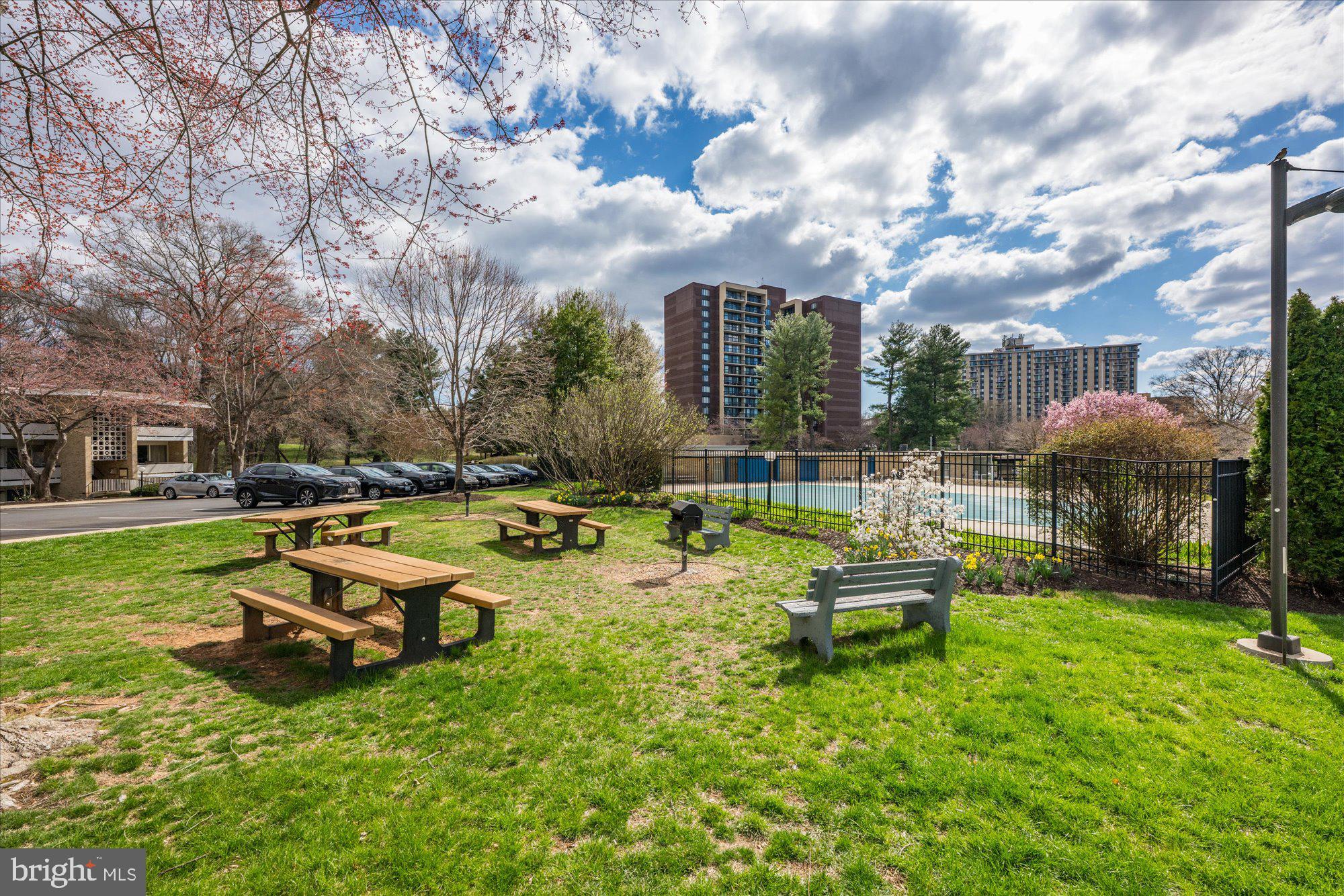 SPRING LAKE GARDEN CONDOMINIUM - Residential