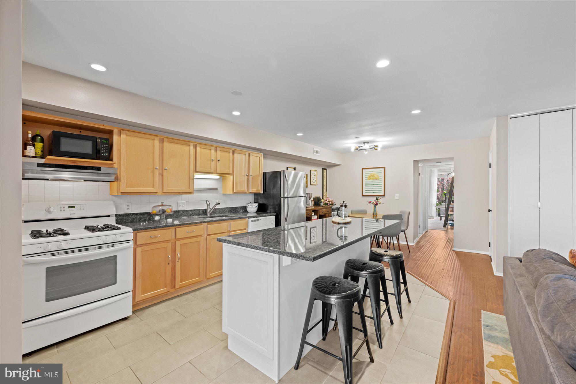 SPRING LAKE GARDEN CONDOMINIUM - Residential