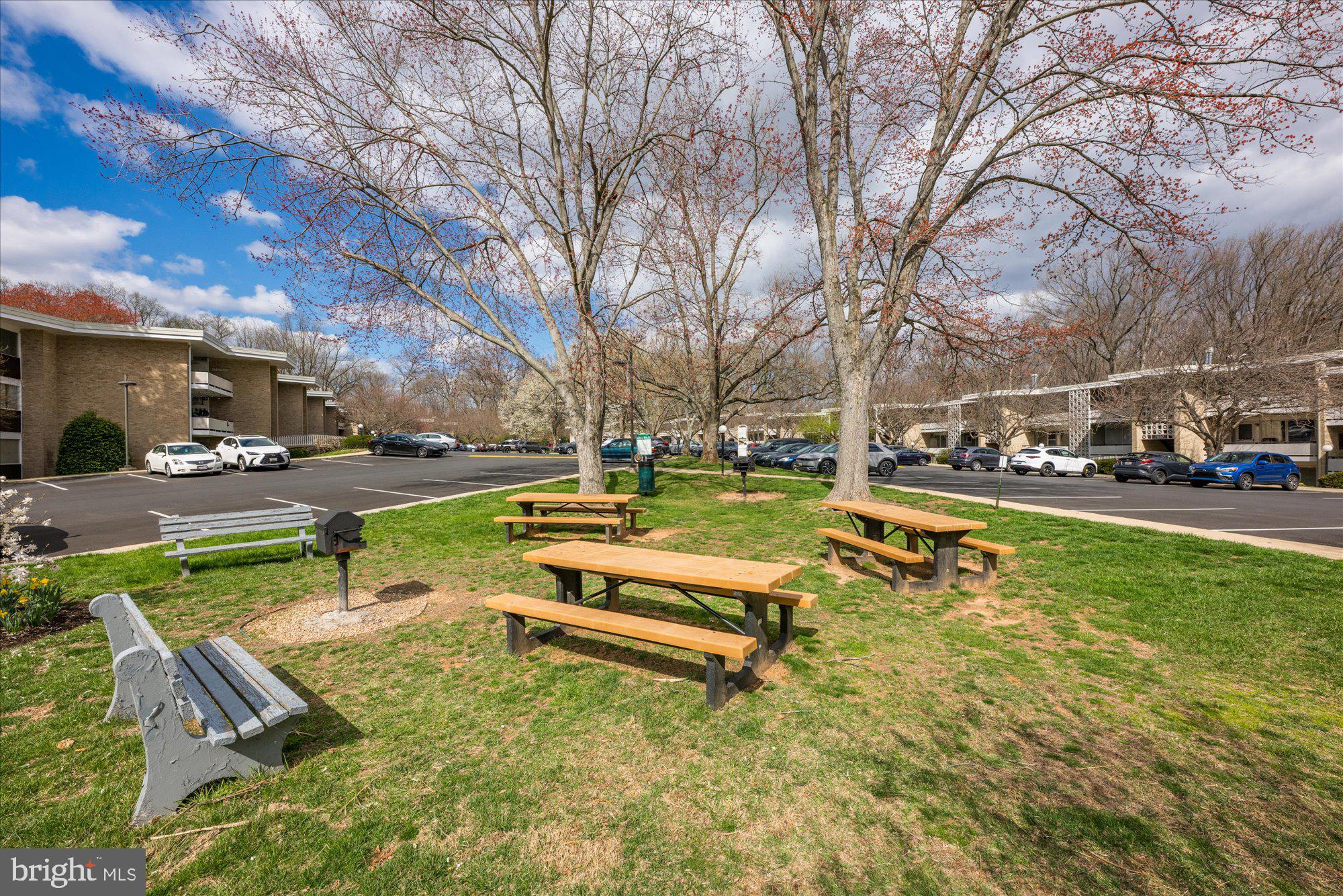 SPRING LAKE GARDEN CONDOMINIUM - Residential