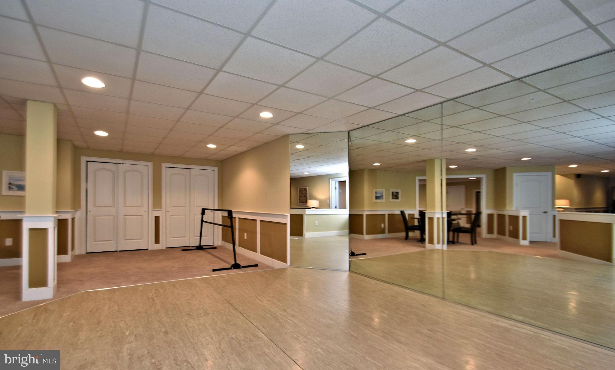 DUTCHESS FARM ESTS - Residential