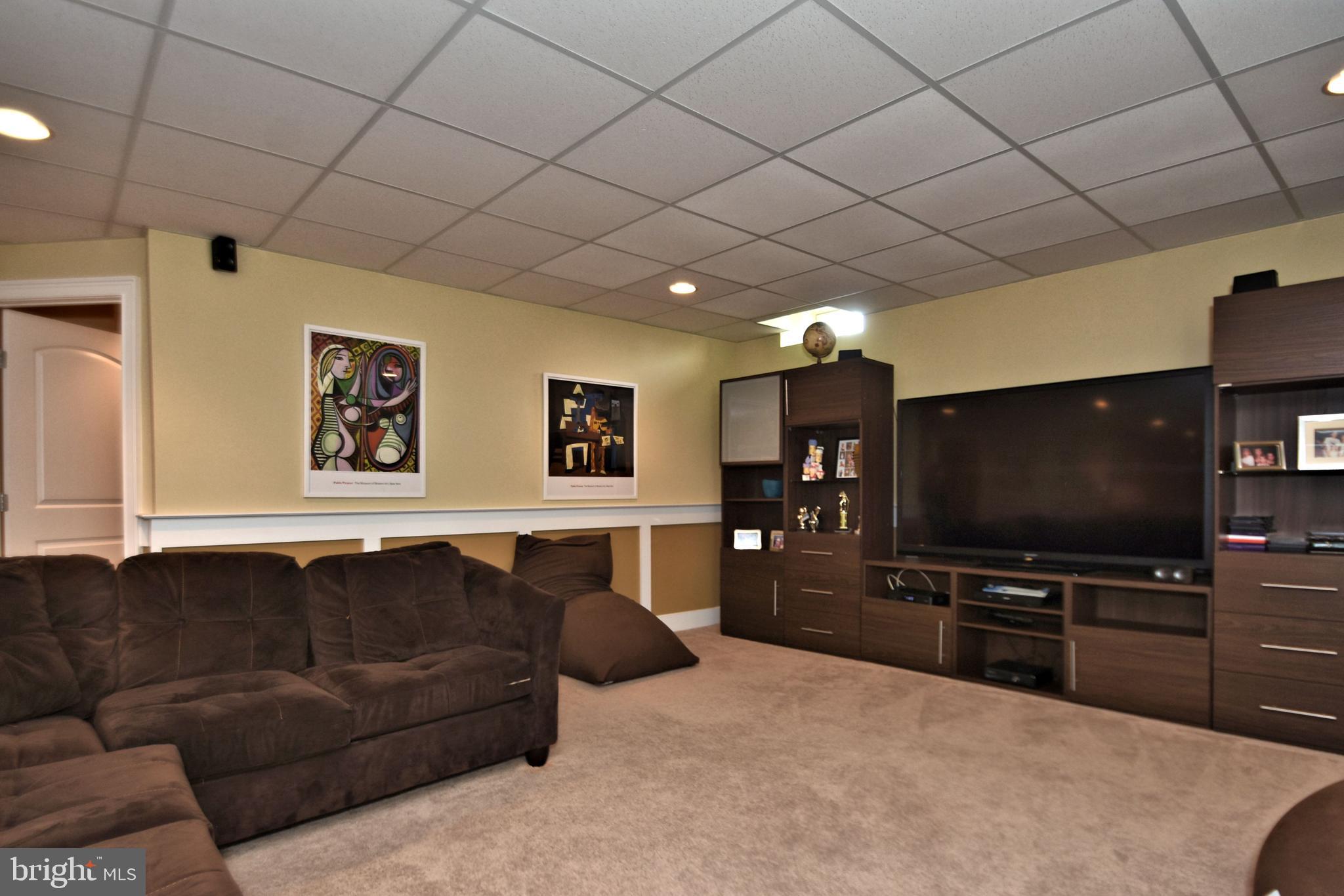 DUTCHESS FARM ESTS - Residential