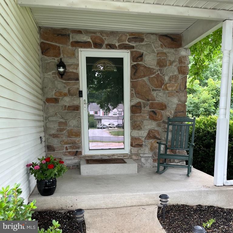980 GLACKENS LANE