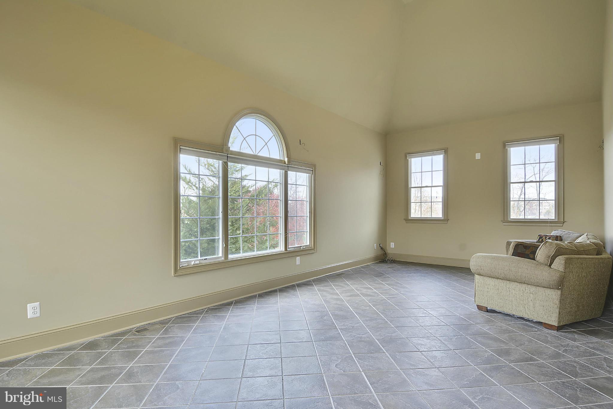 LOUDOUN VALLEY ESTATES - Residential Lease