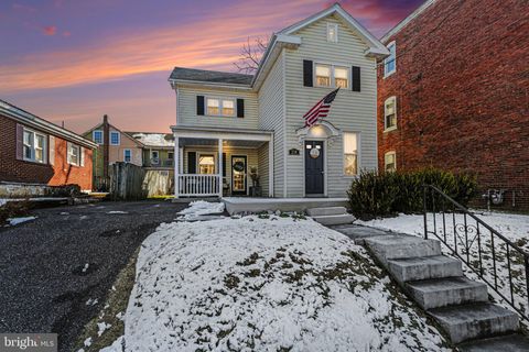 Homes For Sale - 258 E Water Street<br/> MIDDLETOWN, PA 17057