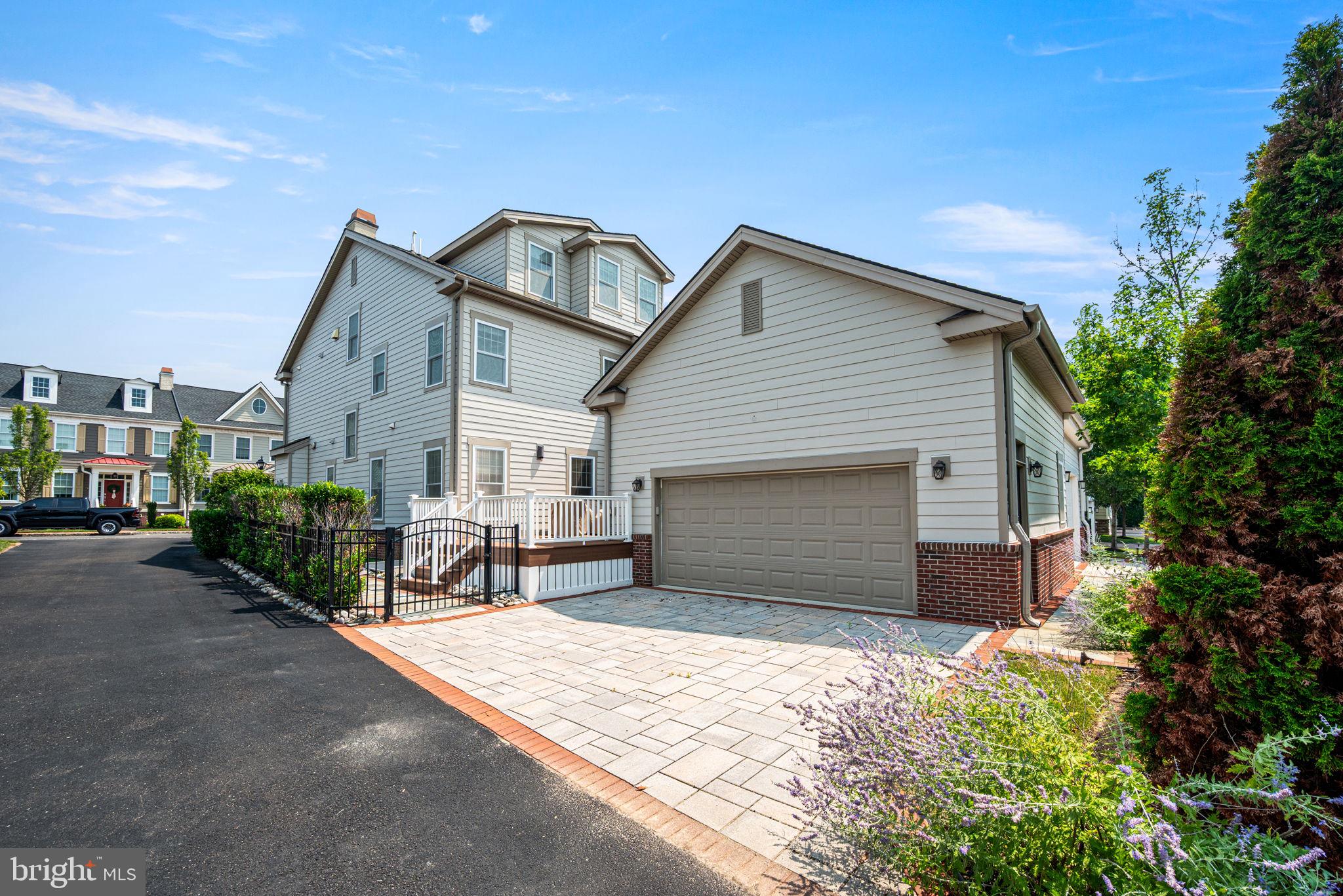 FLOWERS FIELD - Residential