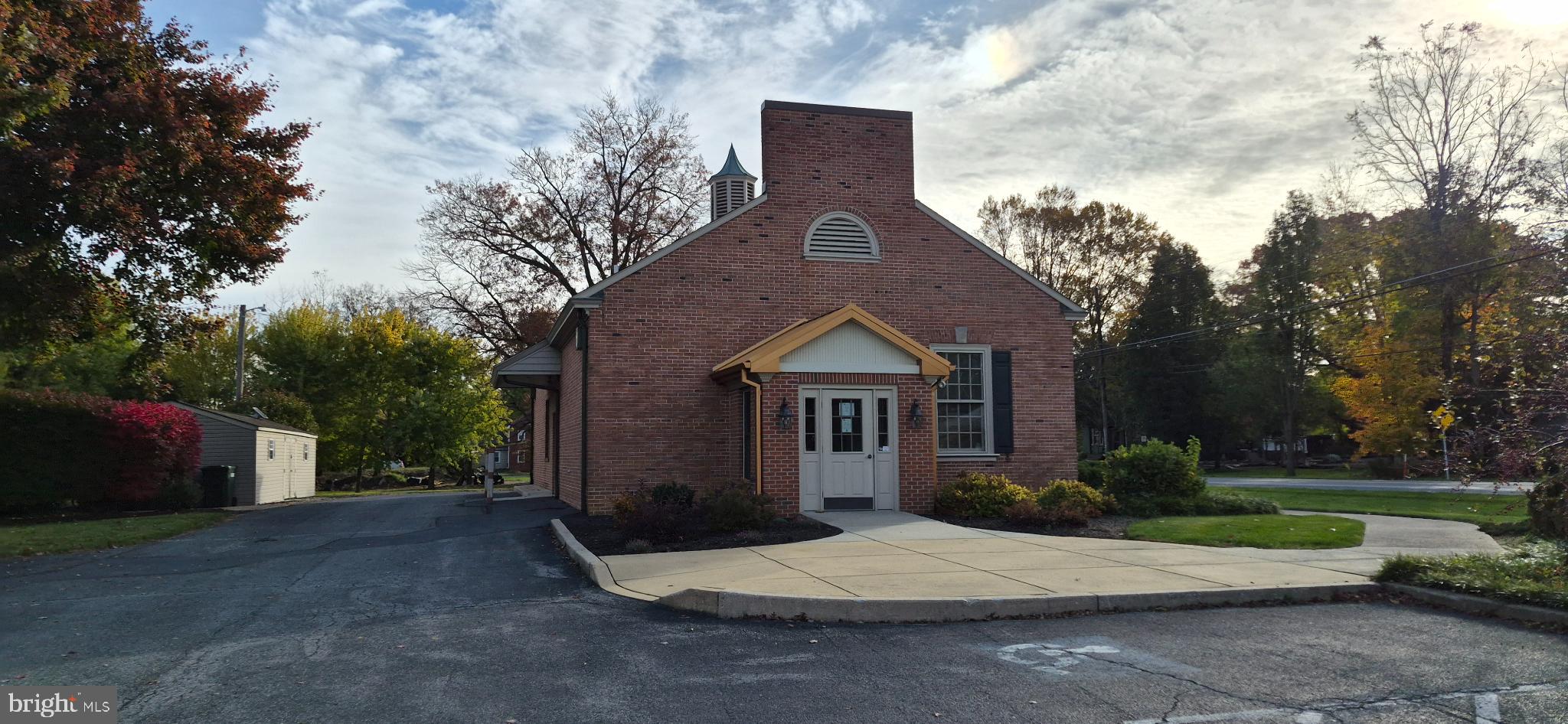 2127 NEW HOLLAND PIKE