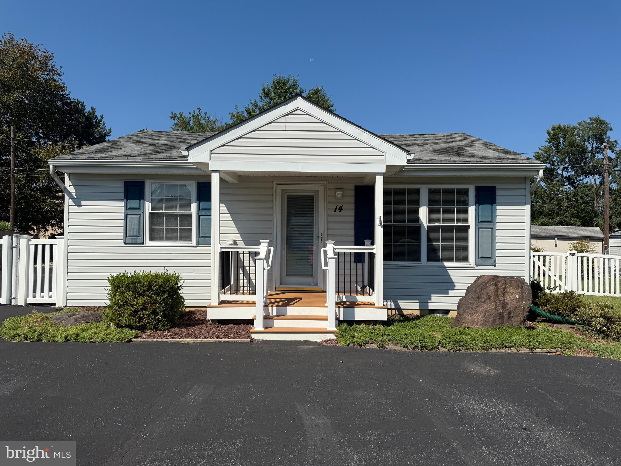 THREE MILE OAK - Residential