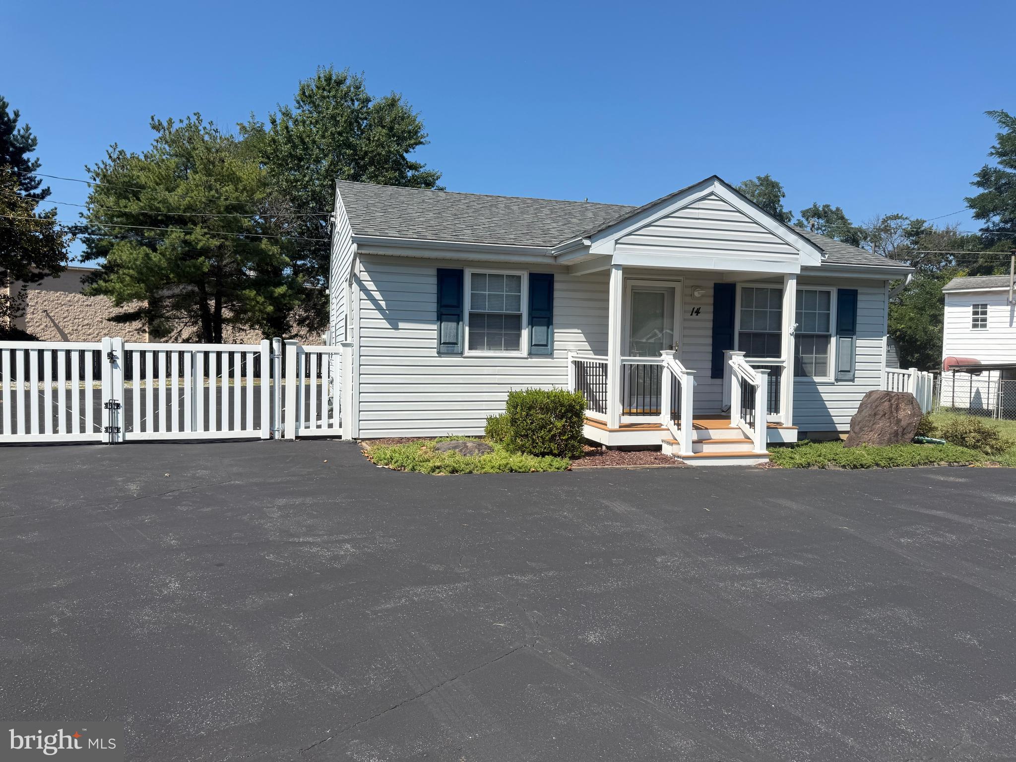 THREE MILE OAK - Residential