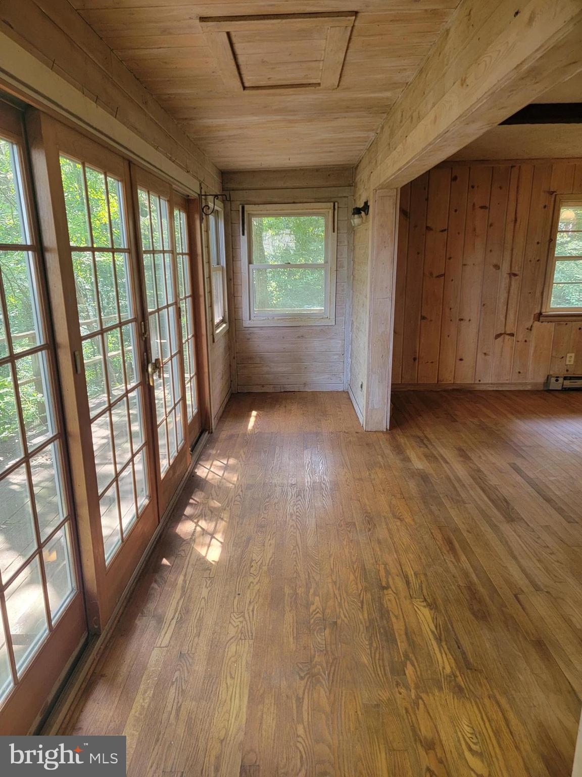 SUNRISE BEACH - Residential