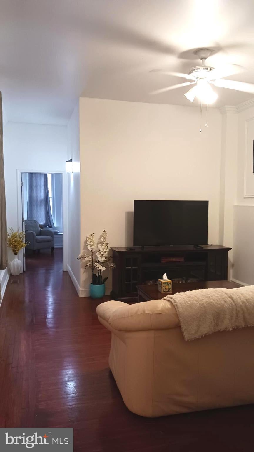 2034 DELANCEY PL 2R