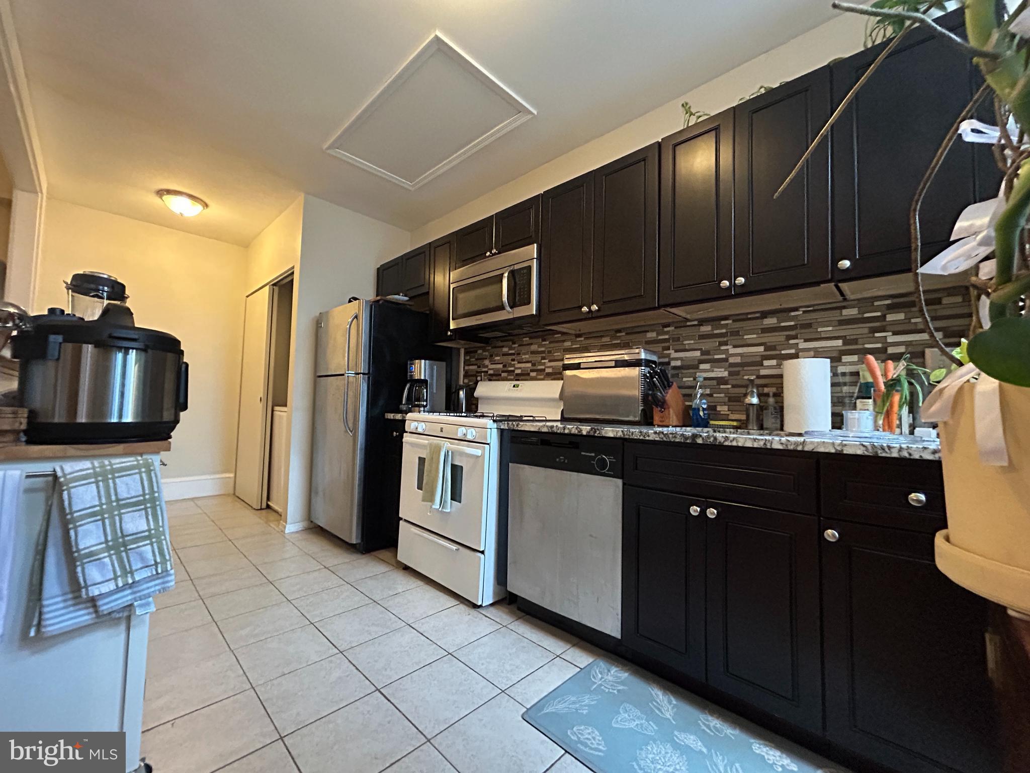 WASHINGTON SQ - Residential Lease