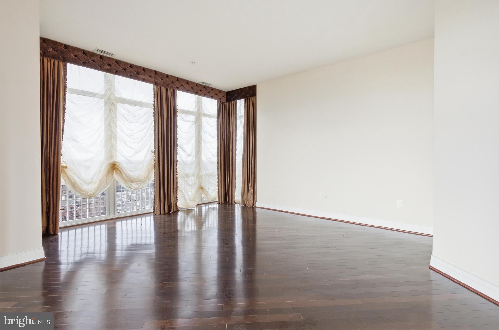 ONE PARK CREST - Residential Lease