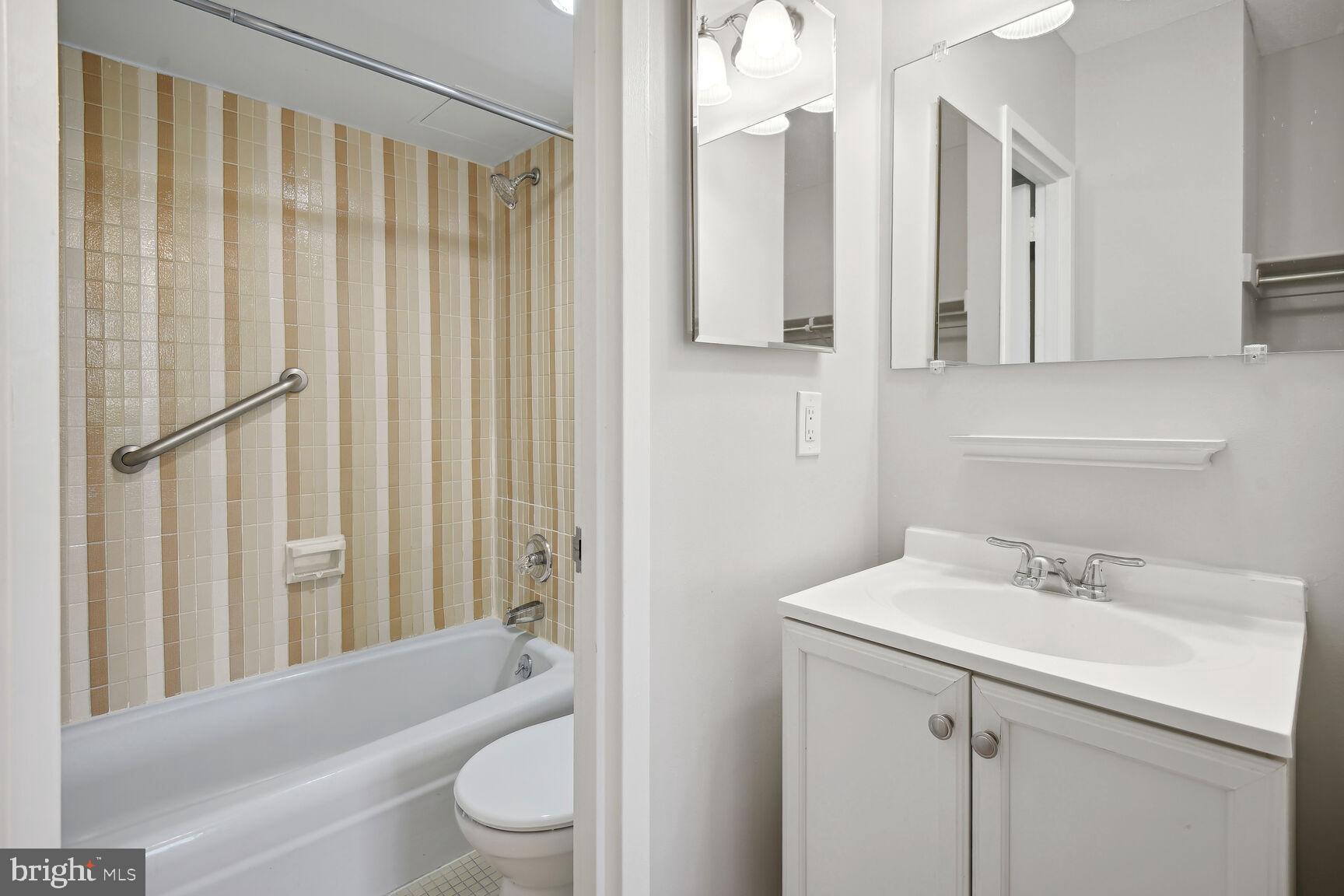 THE RIVIERA OF CHEVY CHASE - Residential