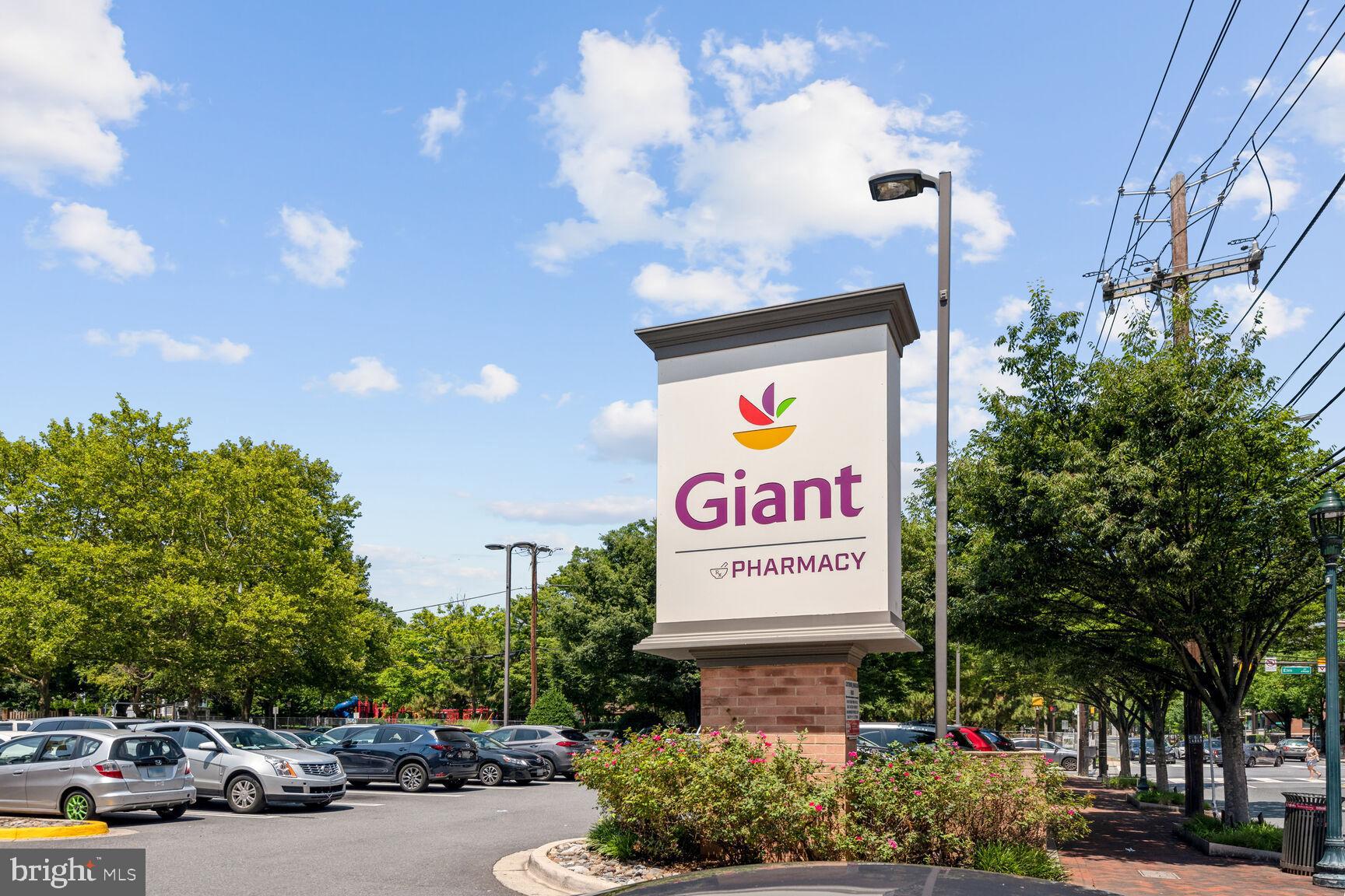 THE RIVIERA OF CHEVY CHASE - Residential