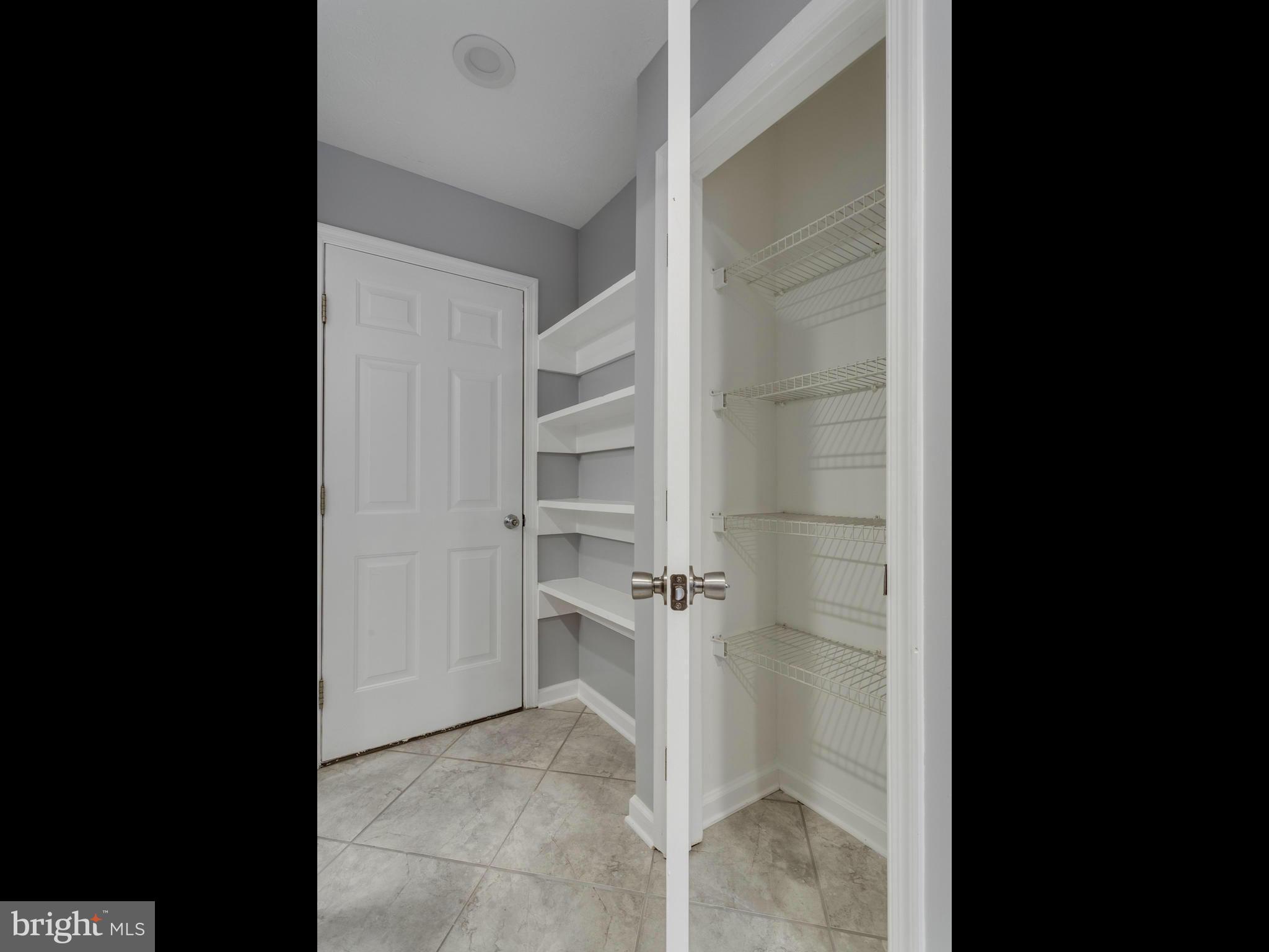 STRAWBERRY HILL EST SUB - Residential