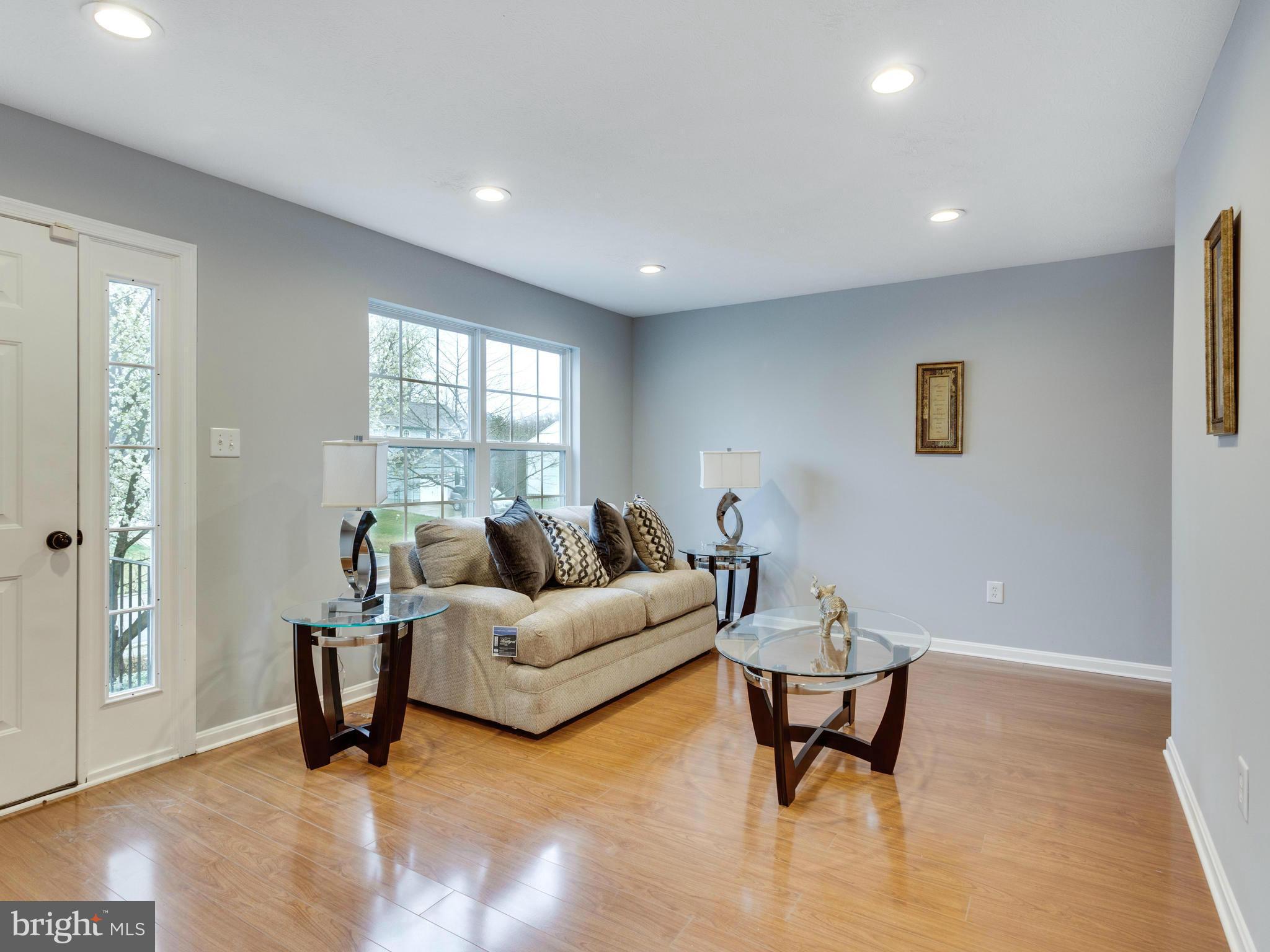 STRAWBERRY HILL EST SUB - Residential