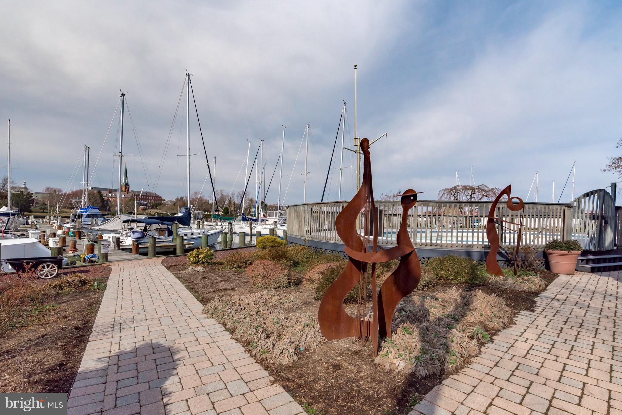 THE YACHT CLUB CONDOMINIUMS - Residential