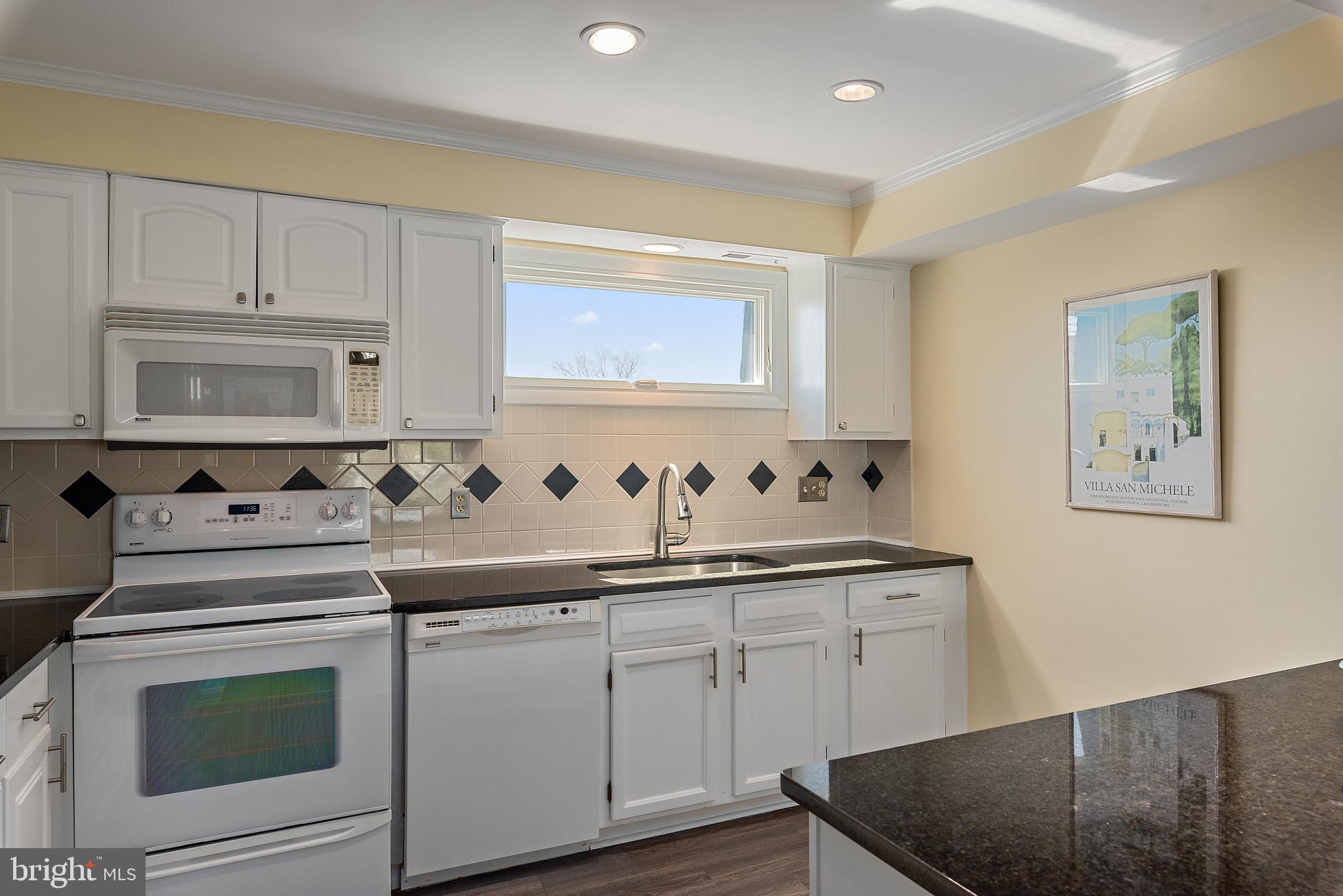 THE YACHT CLUB CONDOMINIUMS - Residential