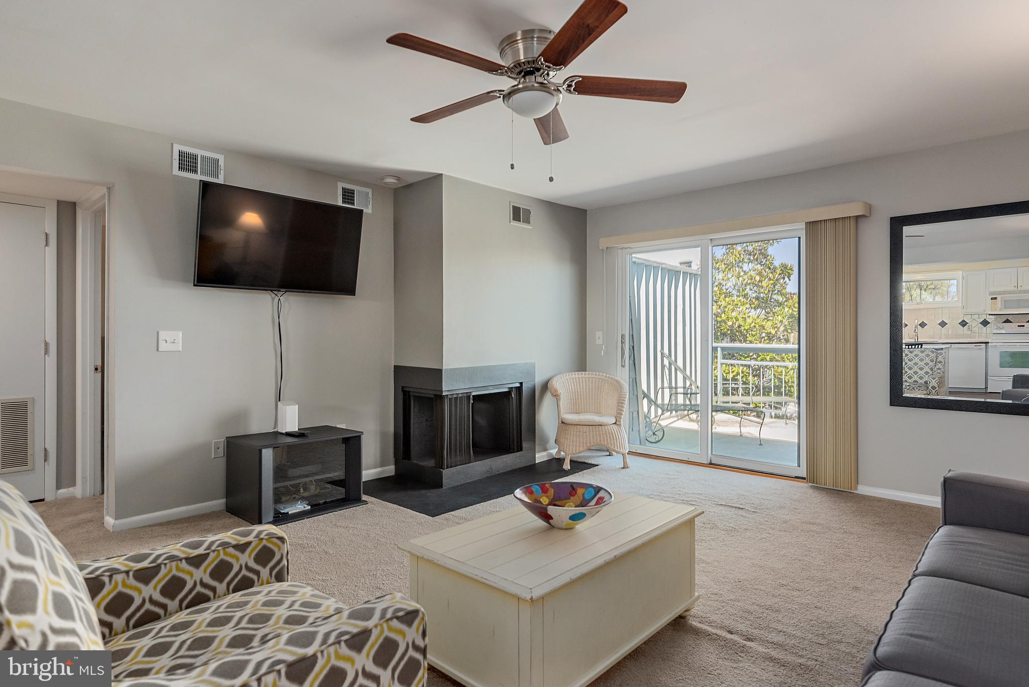 THE YACHT CLUB CONDOMINIUMS - Residential