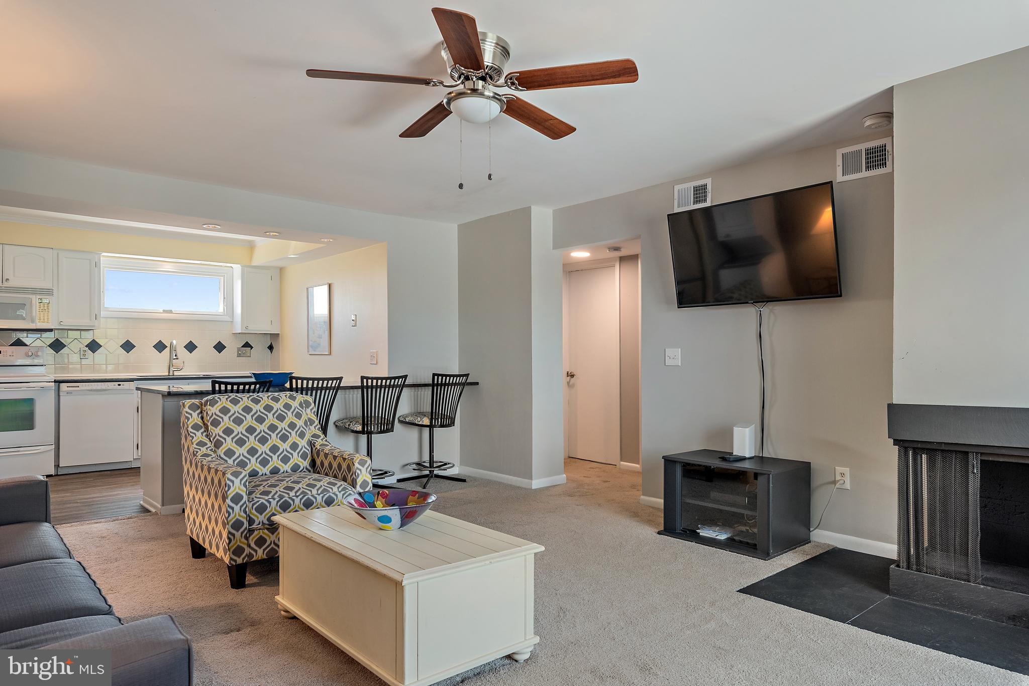 THE YACHT CLUB CONDOMINIUMS - Residential