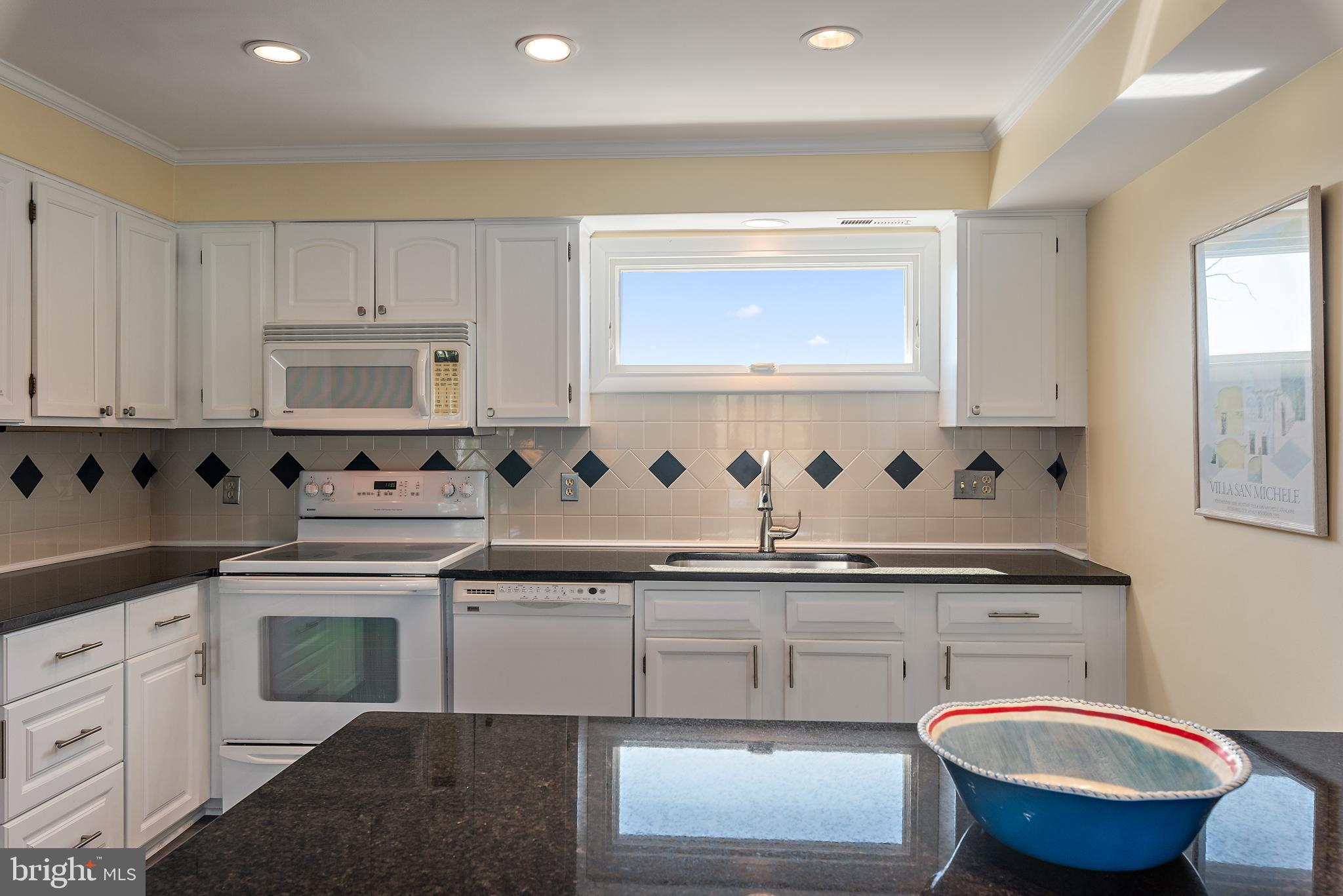 THE YACHT CLUB CONDOMINIUMS - Residential