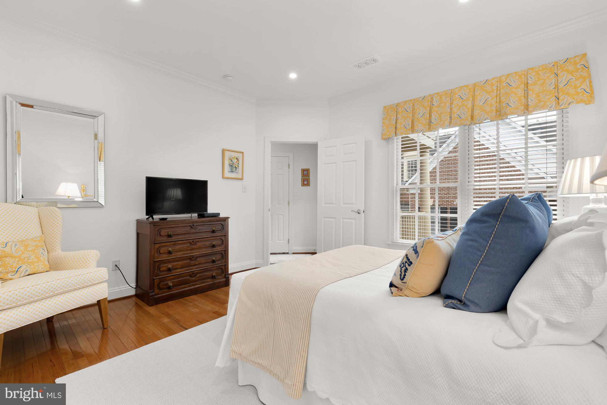 CHEVY CHASE MEWS - Residential