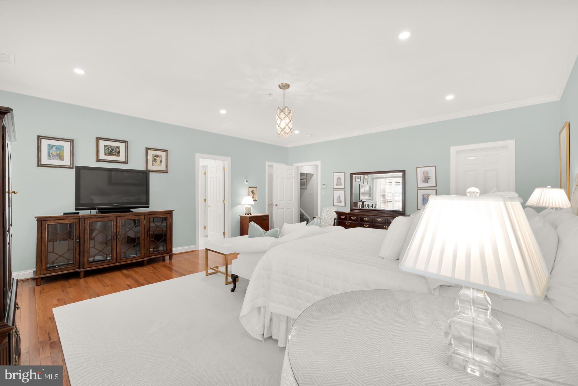 CHEVY CHASE MEWS - Residential