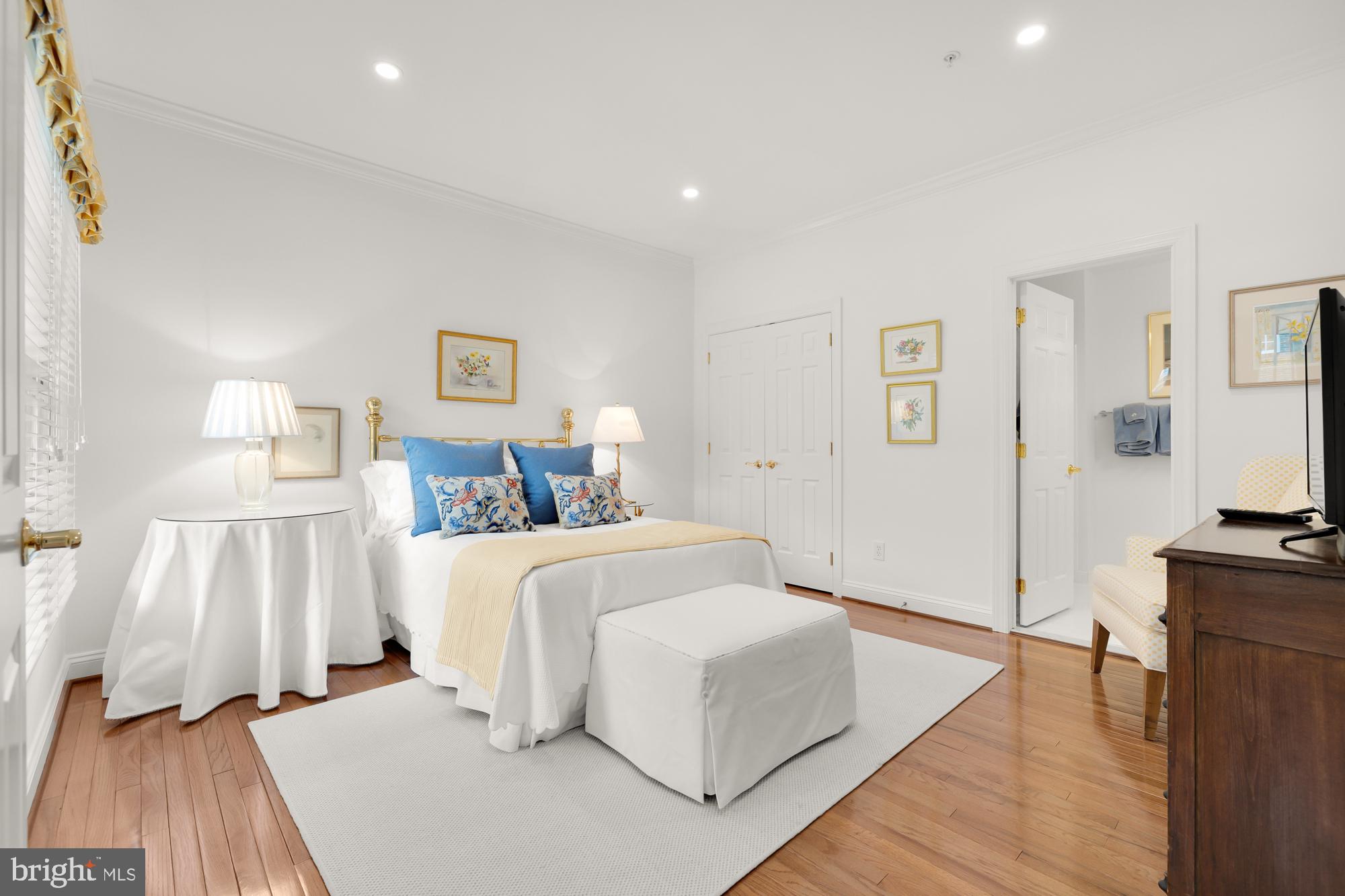 CHEVY CHASE MEWS - Residential