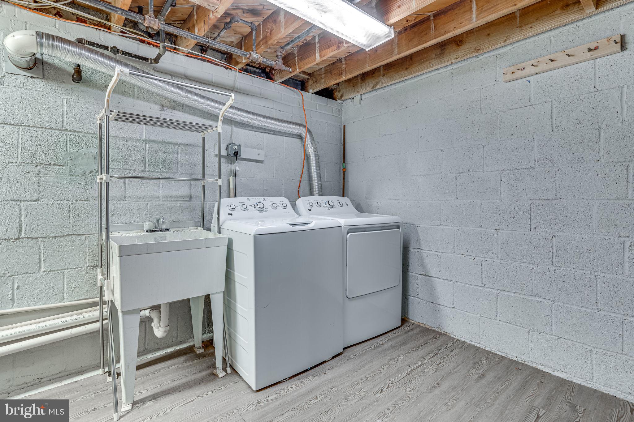 WARWICK VILLAGE - Residential Lease