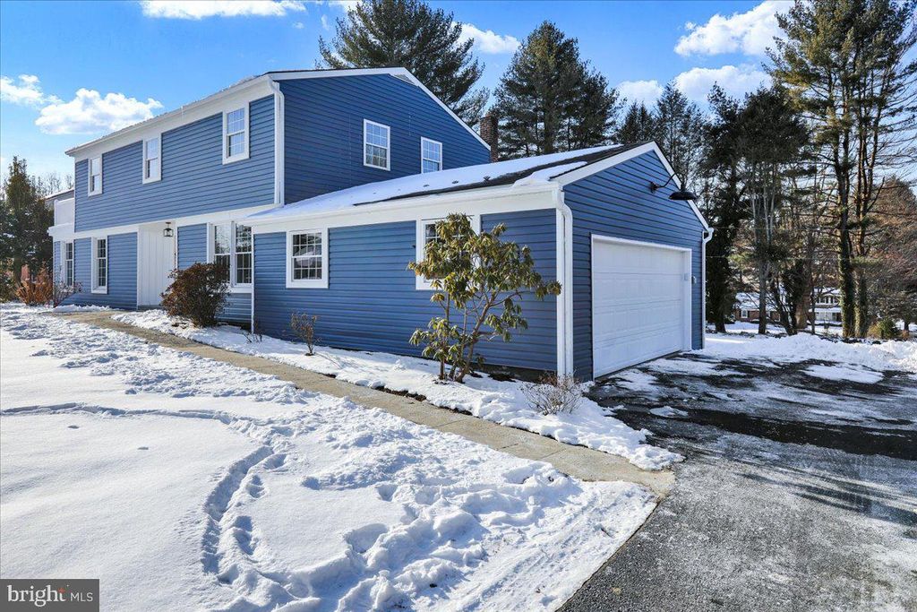 Photo of 2303 Louxmont Drive, LANCASTER, PA 17603 (MLS # PALA2062896)