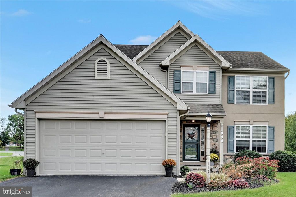 Photo of 114 Bloomfield Drive, EPHRATA, PA 17522 (MLS # PALA2077874)