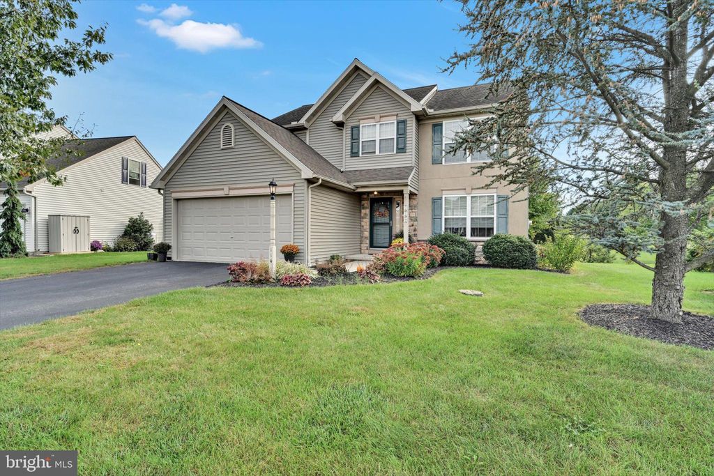 Photo of 114 Bloomfield Drive, EPHRATA, PA 17522 (MLS # PALA2077874)