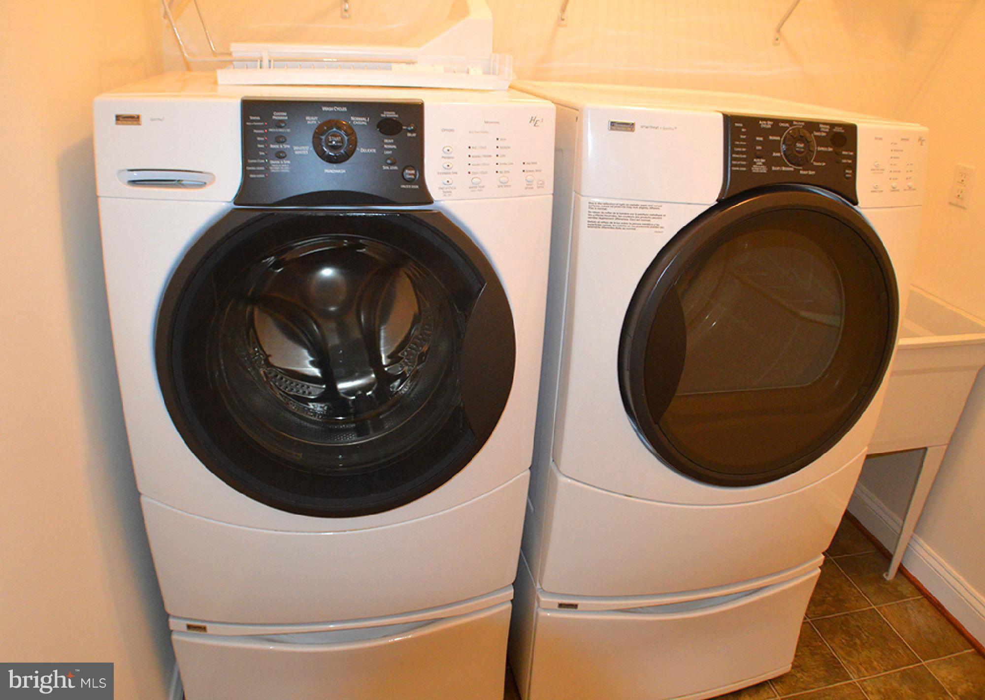 LANSDOWNE ON THE POTOMAC - Residential