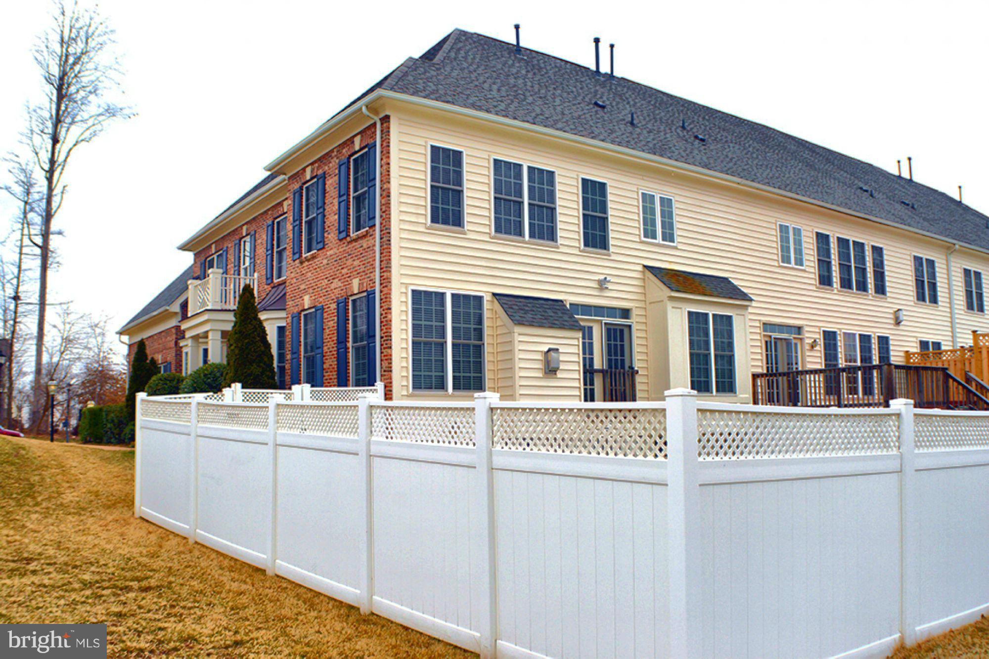 LANSDOWNE ON THE POTOMAC - Residential