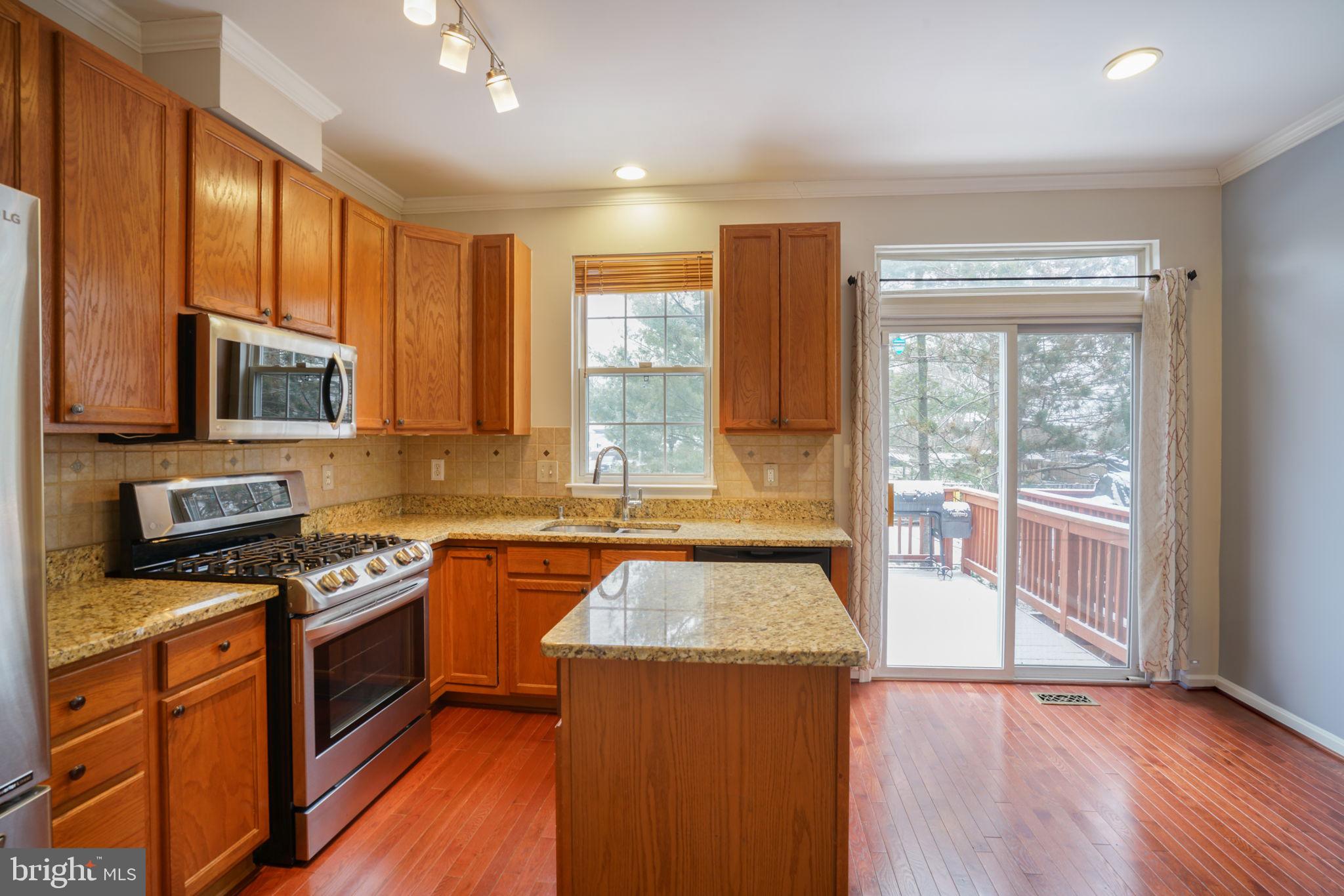 MOUNT VERNON TOWNES - Residential