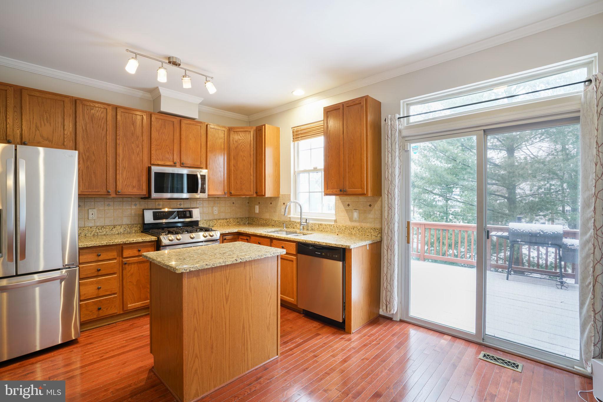 MOUNT VERNON TOWNES - Residential