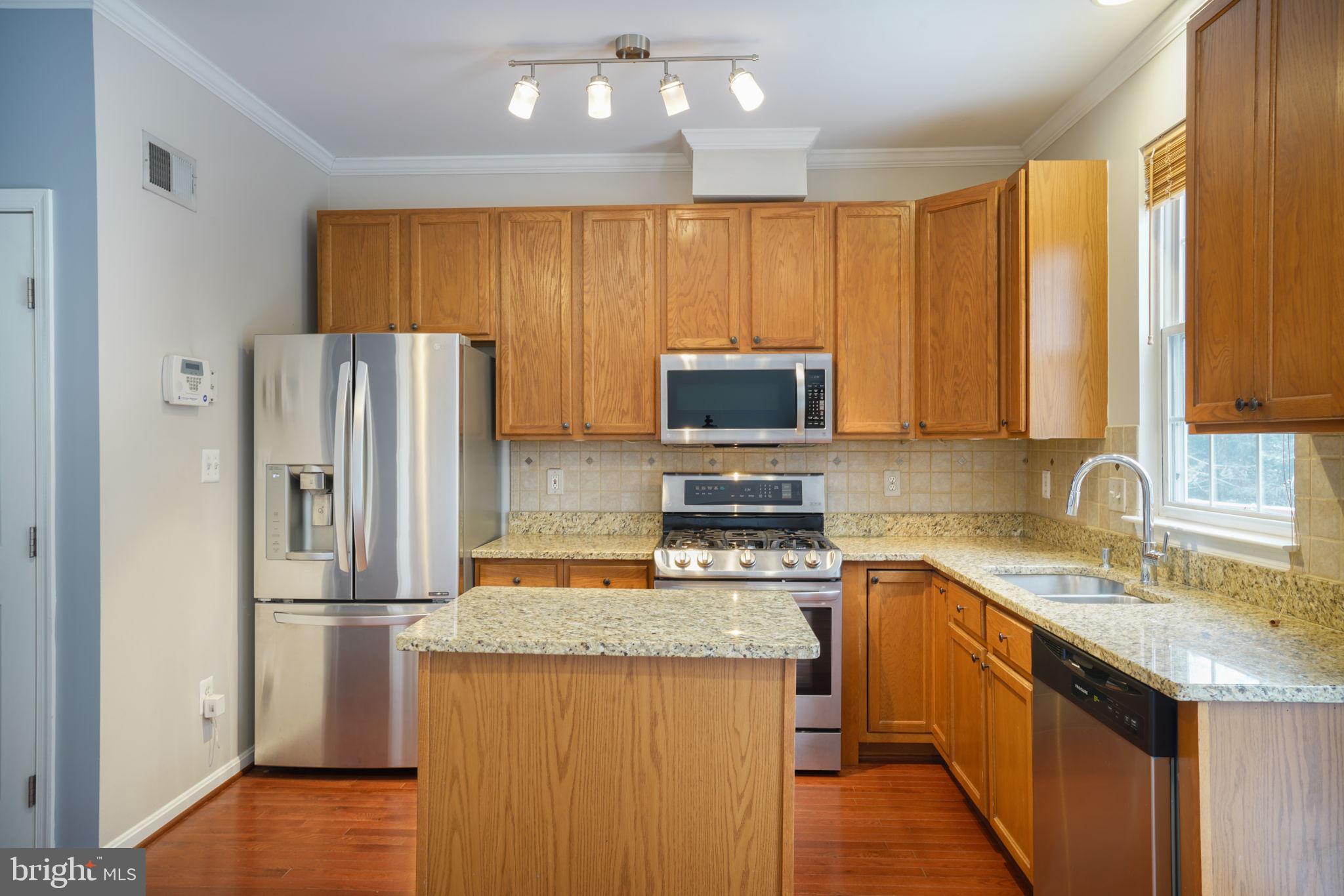 MOUNT VERNON TOWNES - Residential