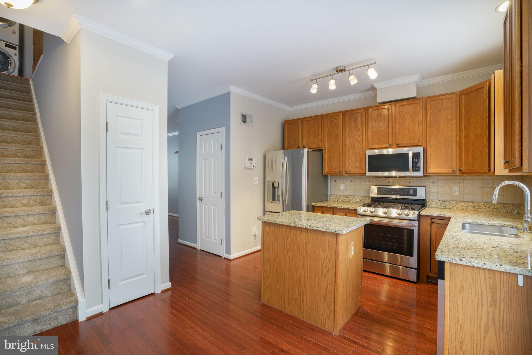 MOUNT VERNON TOWNES - Residential