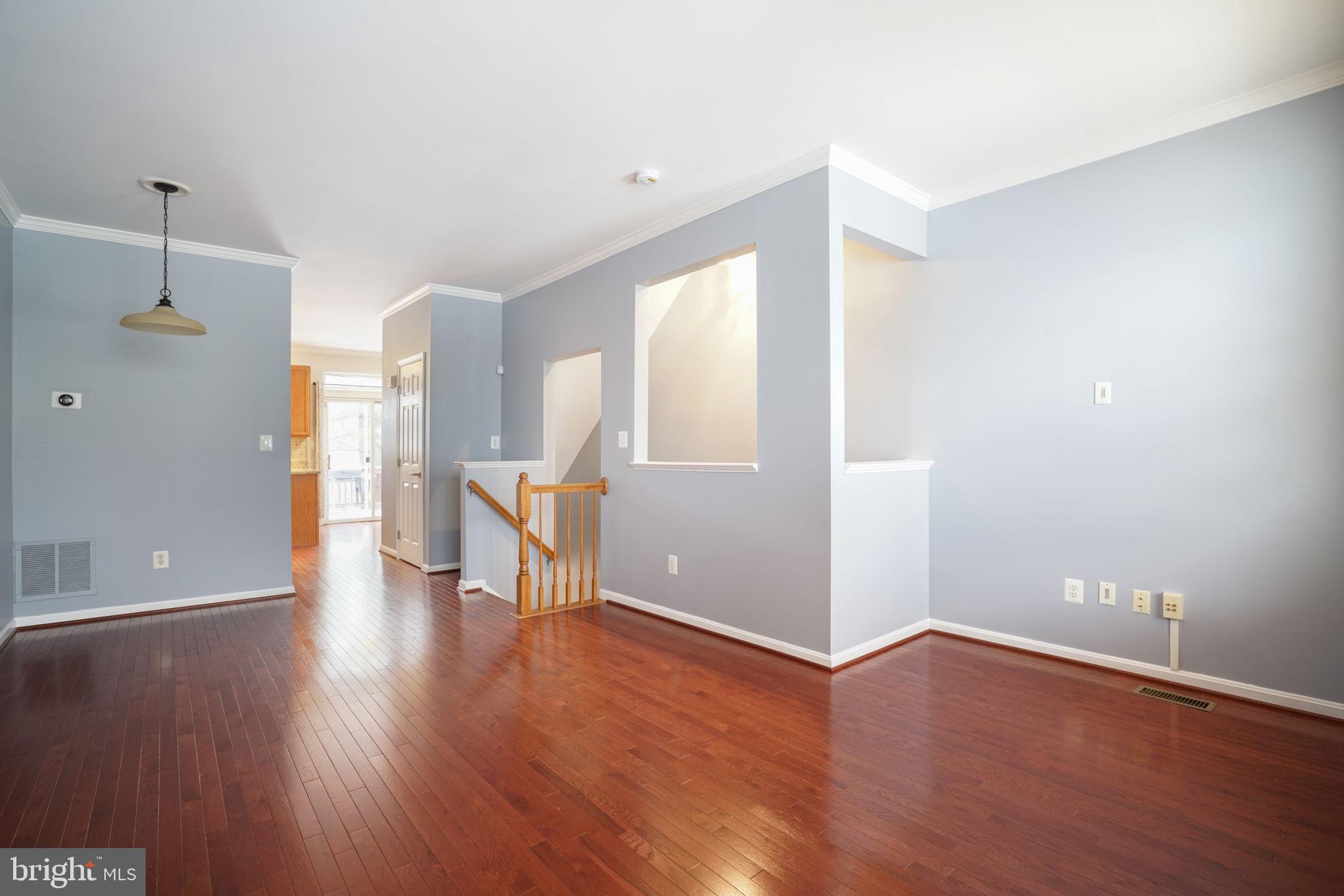 MOUNT VERNON TOWNES - Residential