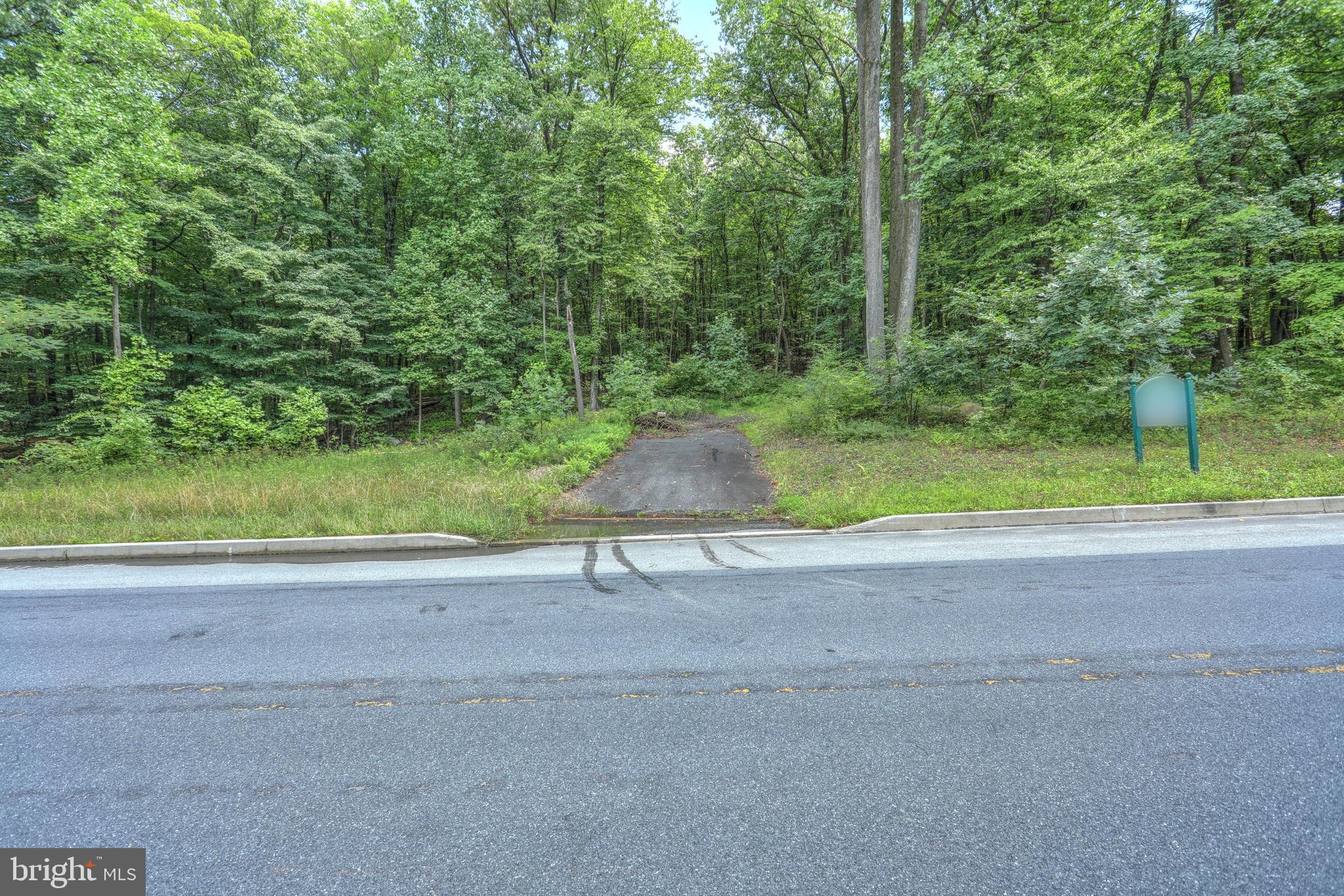 HERITAGE WOODS - Land