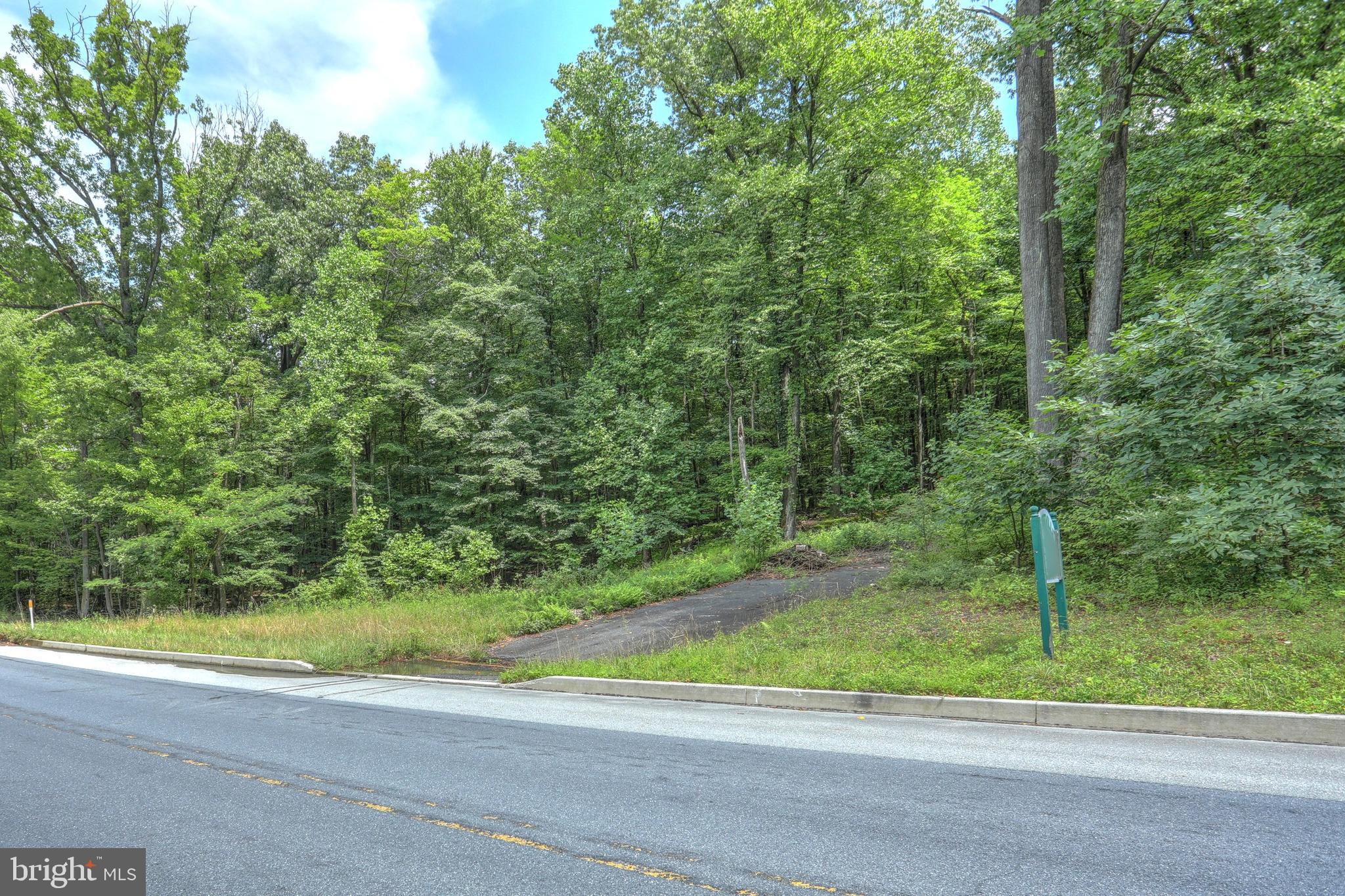 HERITAGE WOODS - Land