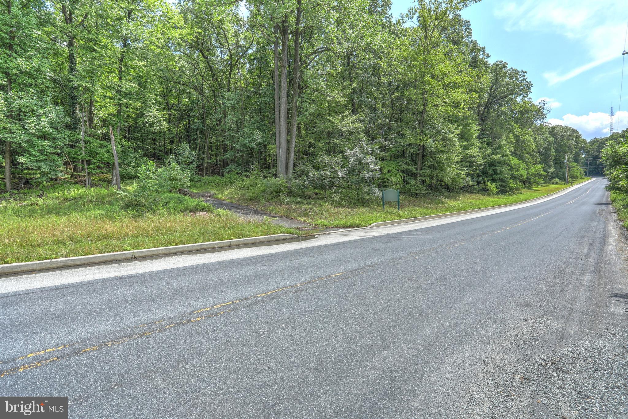 HERITAGE WOODS - Land